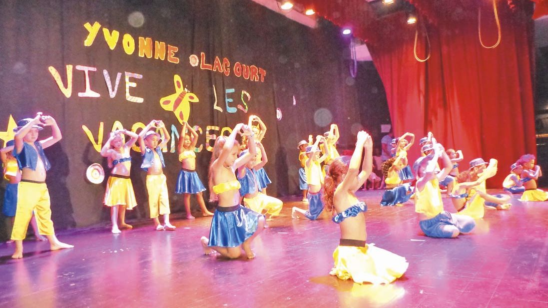 Jeudi, les élèves de l’école primaire Yvonne-Lacourt ont produit leur spectacle.  Les parents et amis sont venus très nombreux pour assister aux différentes danses  proposées par les enfants.