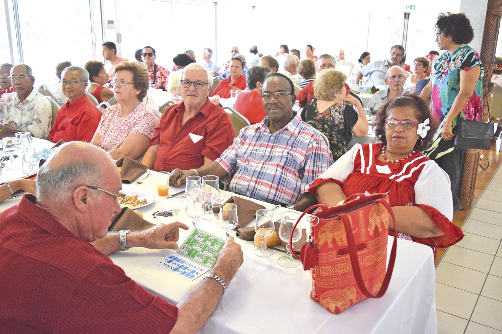 À Dumbéa, près de 200 personnes assistaient au repas de fin d’année, dont des personnes en situation de handicap pour la première fois. La journée a débuté par un loto proposé par le Lions club Dumbéa. S’en est suivi le repas, puis, bien sûr, le bal, anim