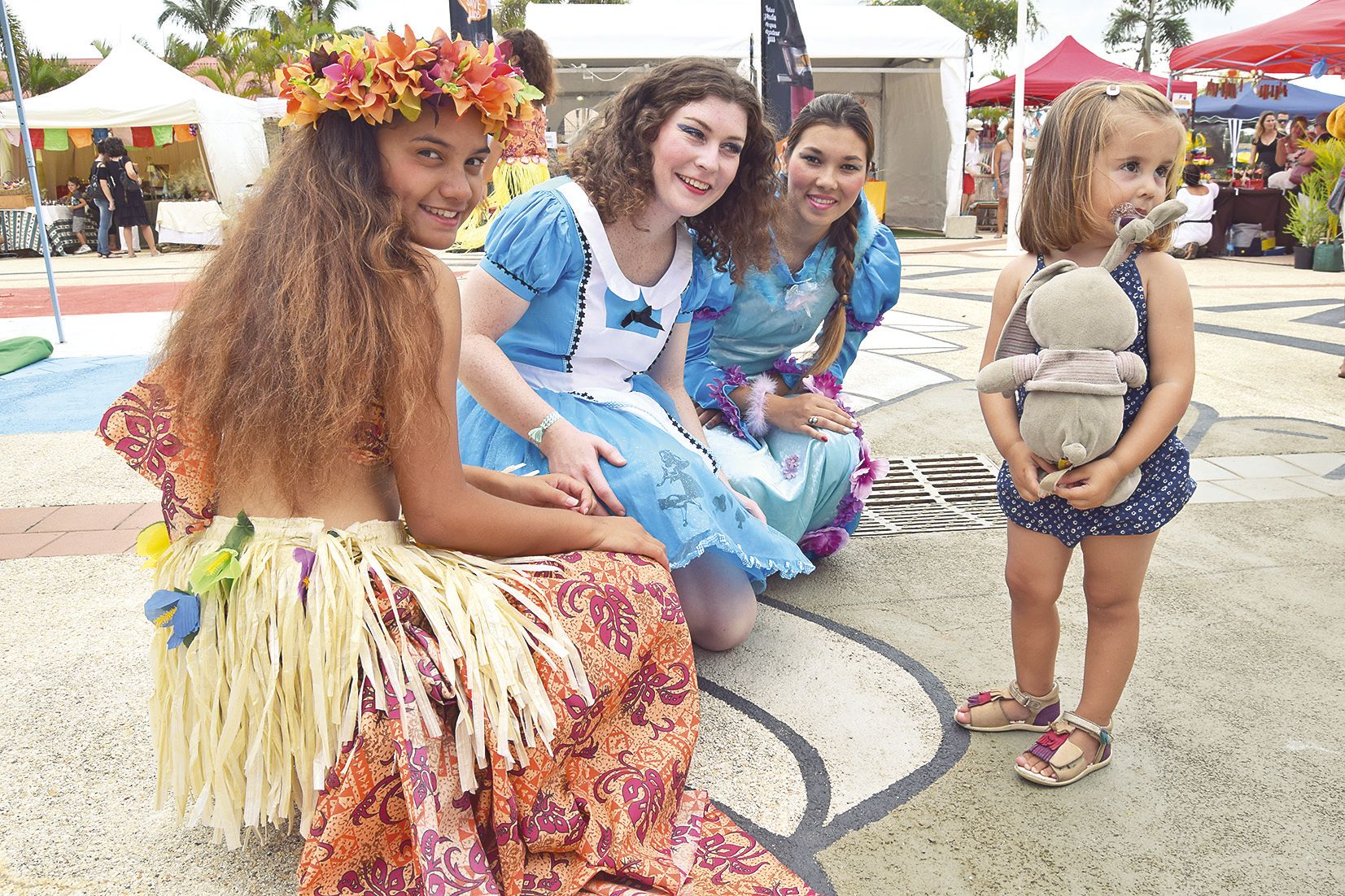 Vaïana, Alice et Aurore sont allées à la rencontre des enfants pour leur proposer d’être pris en photo, même si certains, comme la petite Lou, ne semblaient pas très rassurés.