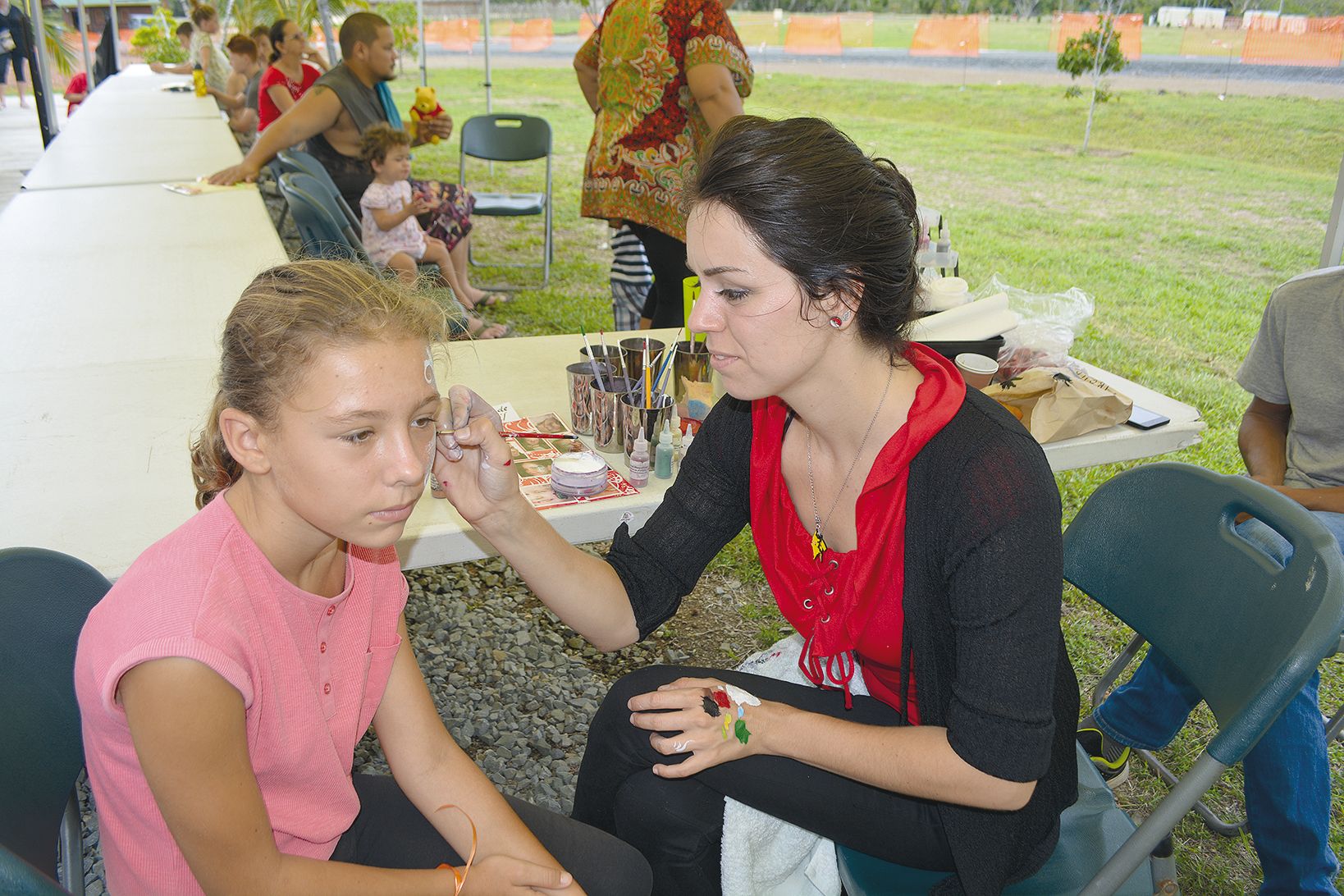 La SEM Mwé Ara a fait appel à Magic Event pour assurer les animations pour les enfants. Glace pilée à volonté, maquillage (notre photo) ou encore châteaux gonflables, les jeunes ne se sont pas ennuyés.