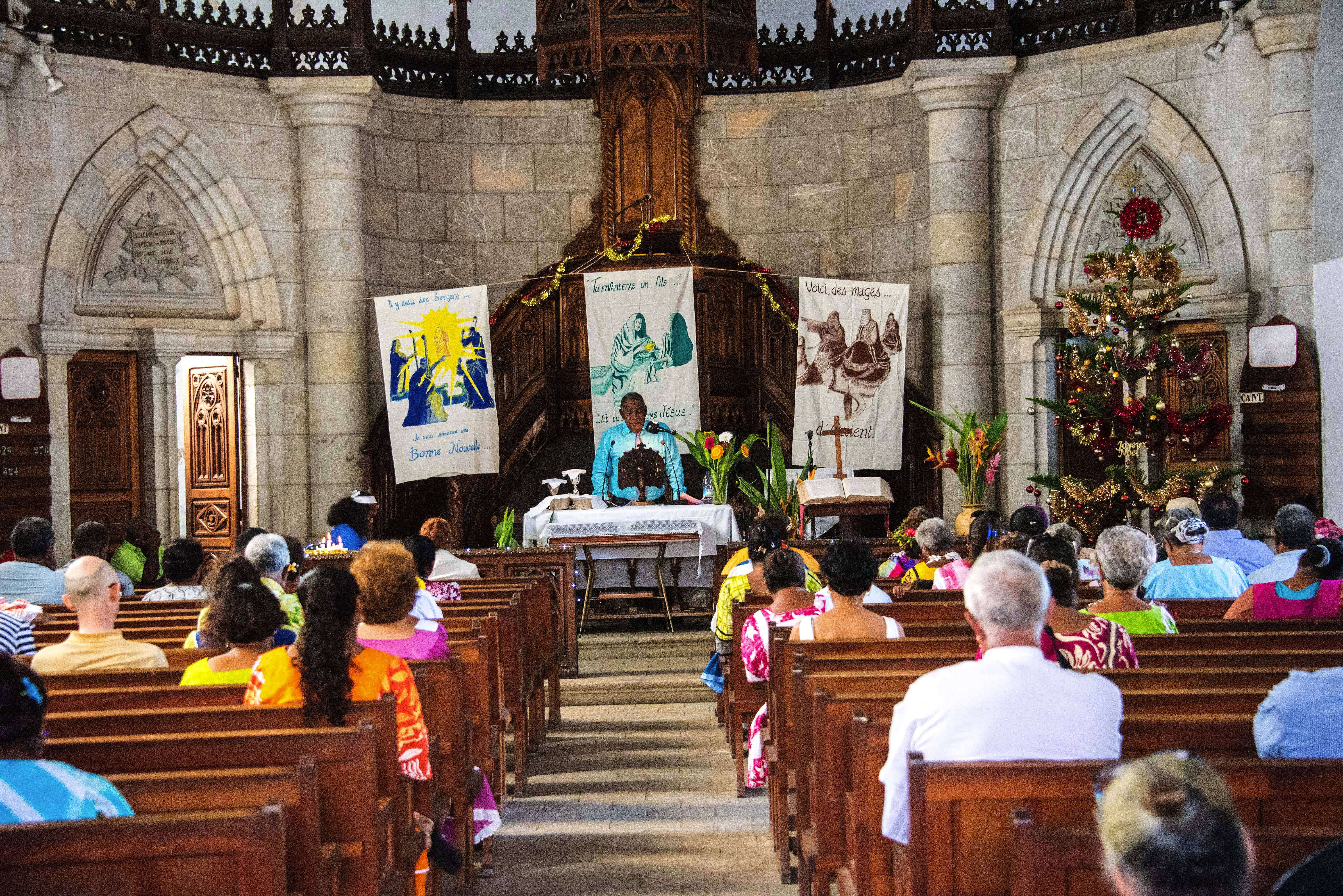 Au Vieux Temple, hier matin, le pasteur Caiko a mis en garde contre le sectarisme et prôné la confiance en 2018.