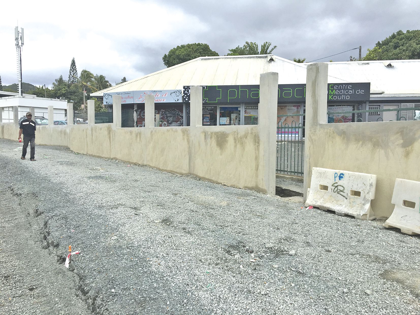 Le parking sera rénové. En attendant, les clients peuvent se garer derrière le CMK.