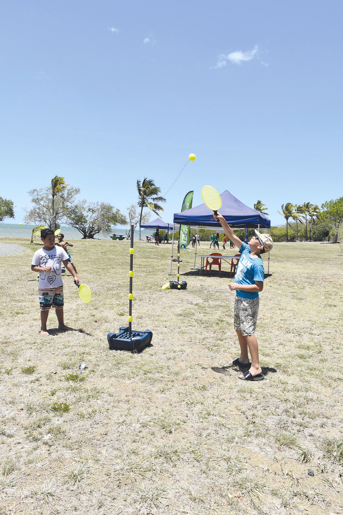 Parmi les mini-jeux accessibles au public : mini-tennis (photo), lancer de vortex, pistolets à eau, speed ball, etc.