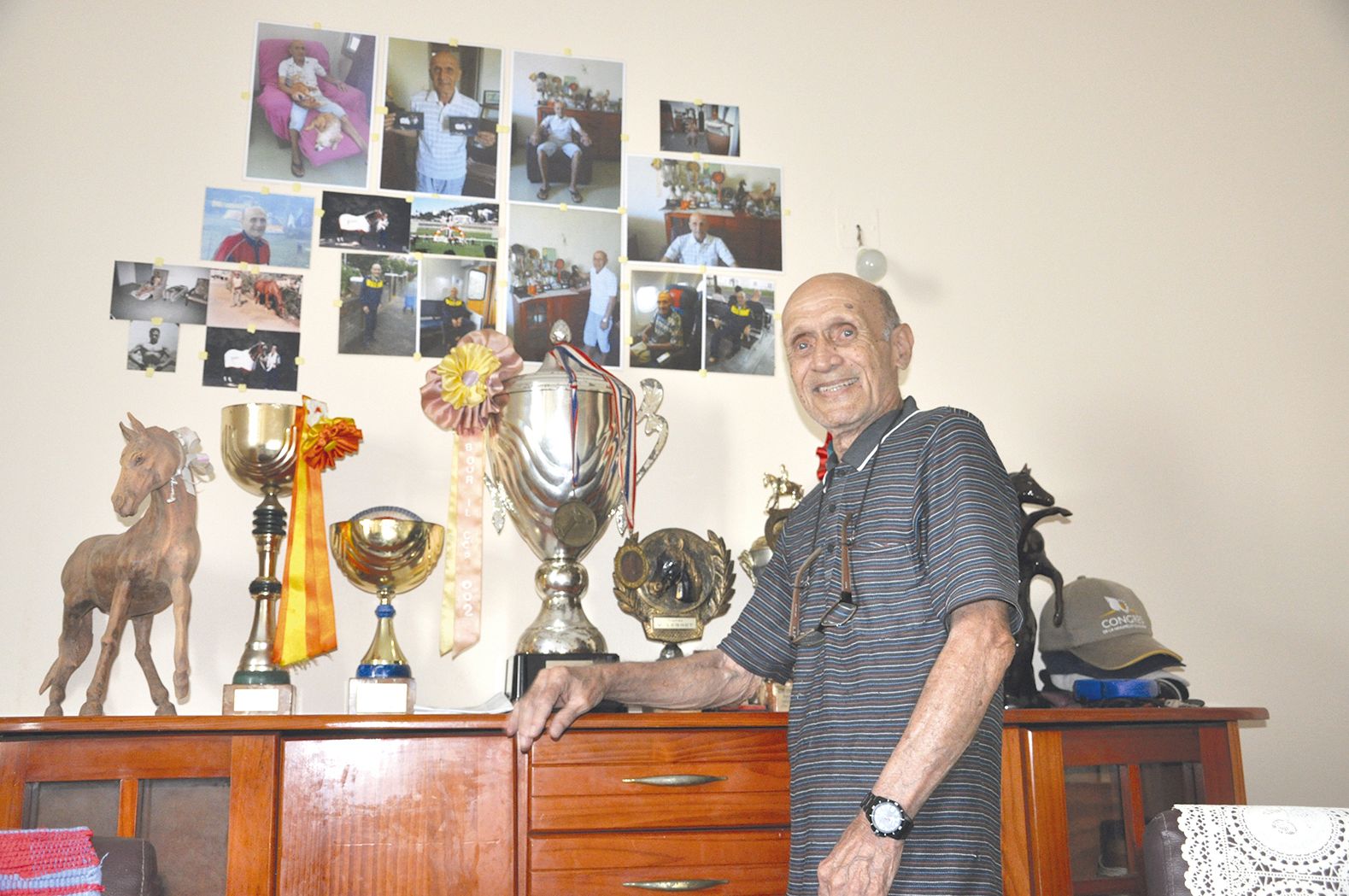 Jacques est sans doute le plus ancien résident de Boutonnet. Il possède une  collection de trophées remportés par son étalon, Prince, fin des années 90, début 2000.