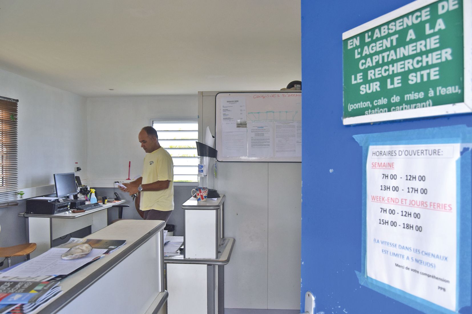 Dans la petite capitainerie de Boulari, un atelier permet de stocker l’outillage minimum pour effectuer des réparations.