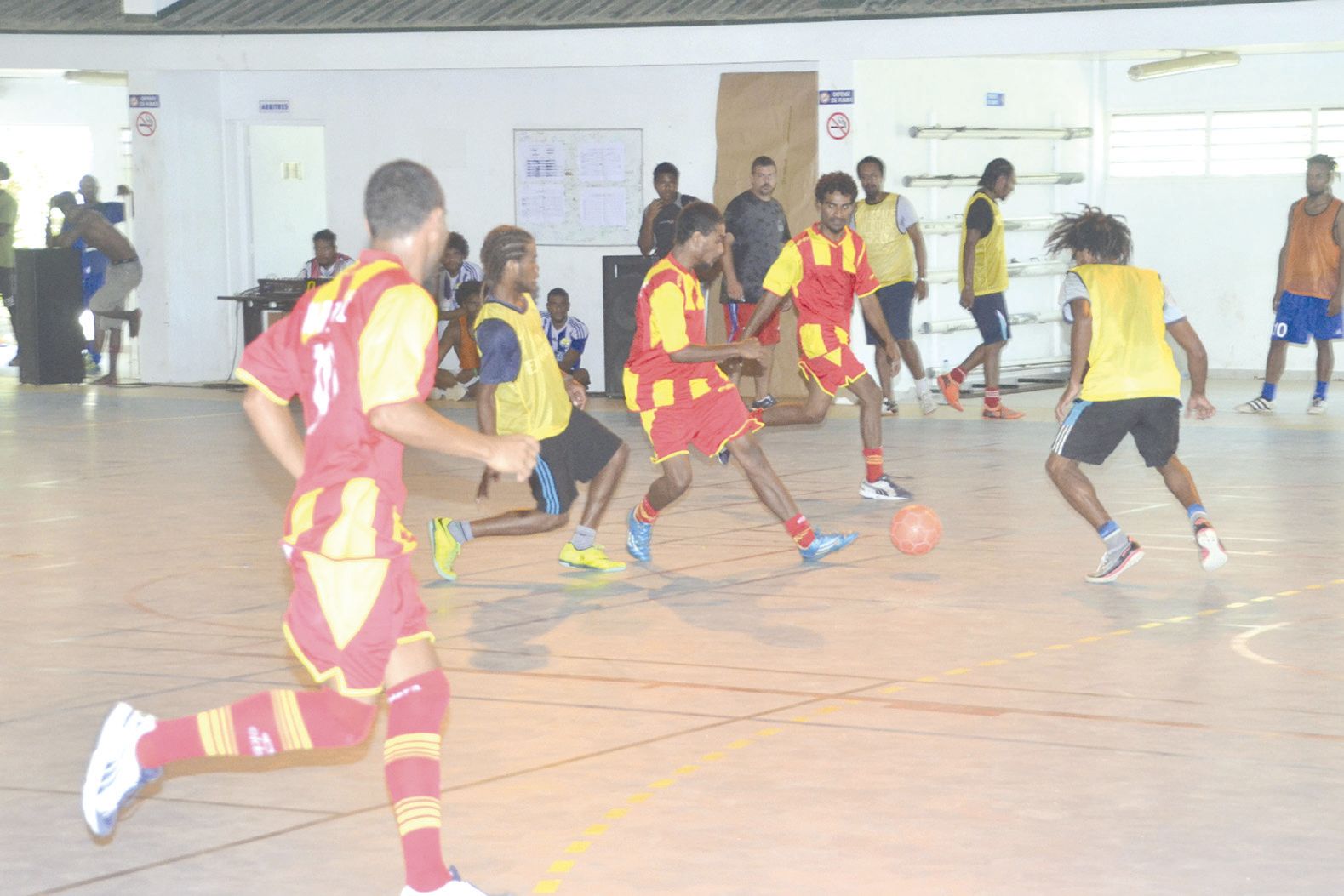 Au futsal, la lutte a été acharnée. Il a fallu jouer les prolongations en finale. Hienghène Sport l’a emporté sur RIW1X, permettant ainsi au trophée Tjibaou de rester à Hienghène.