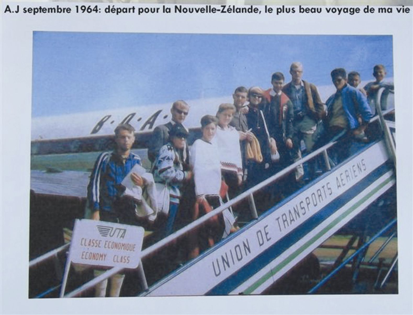 Les jeunes membres de l’association de l’auberge de jeunesse effectuent leur premier voyage en 1964. Ils visiteront des structures sœurs en Nouvelle-Zélande.