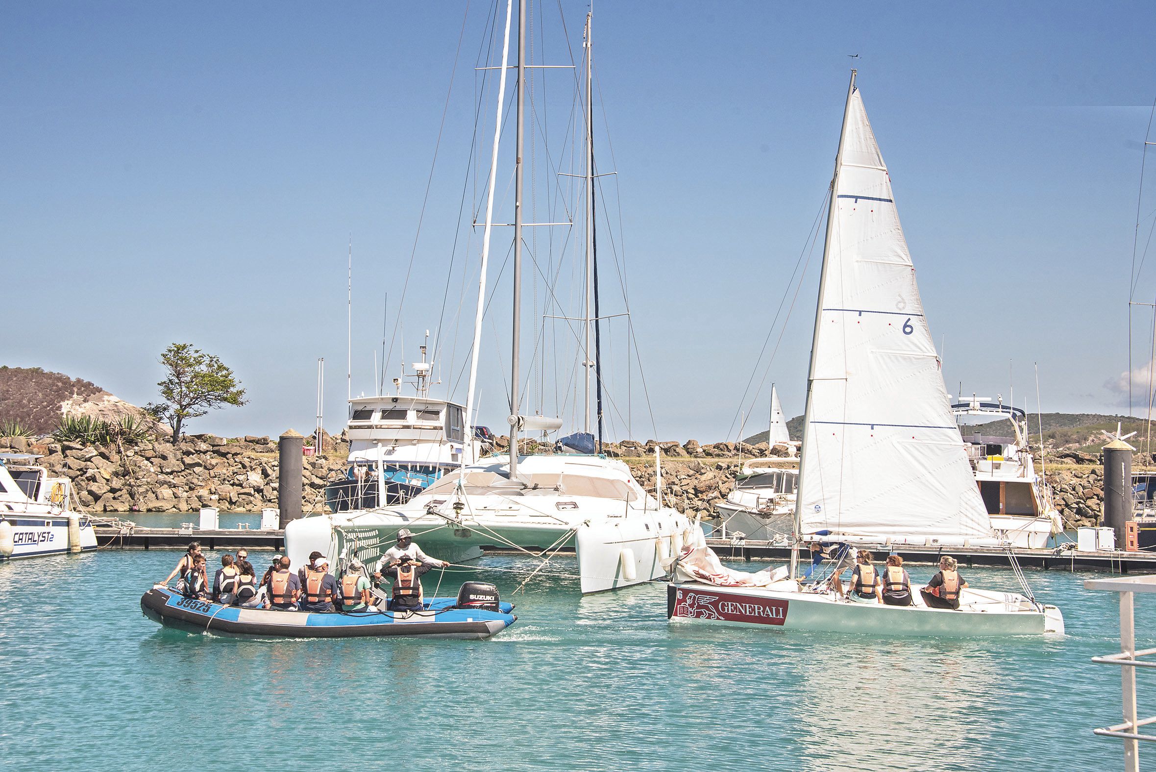 PORT-PLAISANCE. Les conditions météorologiques étaient parfaites, samedi, pour s’essayer à l’Elliot (à droite sur la photo), au Cercle nautique calédonien, lors de la journée portes ouvertes. « On souhaite faire connaître notre activité d’école de voile, 