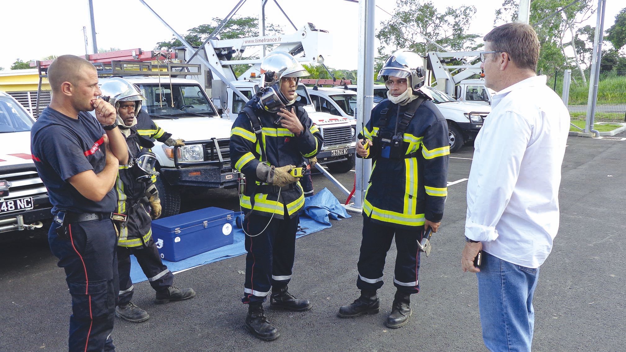 Pour cette simulation, Fréderic Barsac, le chef d’agence, indique aux pompiers que le feu s’est déclaré dans l’un des locaux de l’agence. Il précise ensuite que le signal d’alarme s’est déclenché et que le personnel a été évacué. Or, une personne manque à