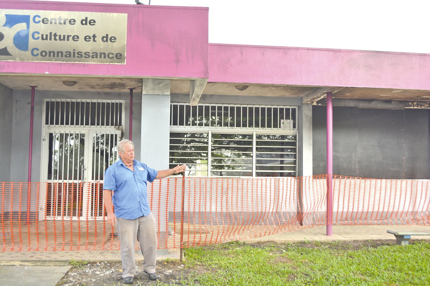 C’est devant le bâtiment 3C entièrement détruit que le  directeur du LPPG s’est adressé aux élèves.