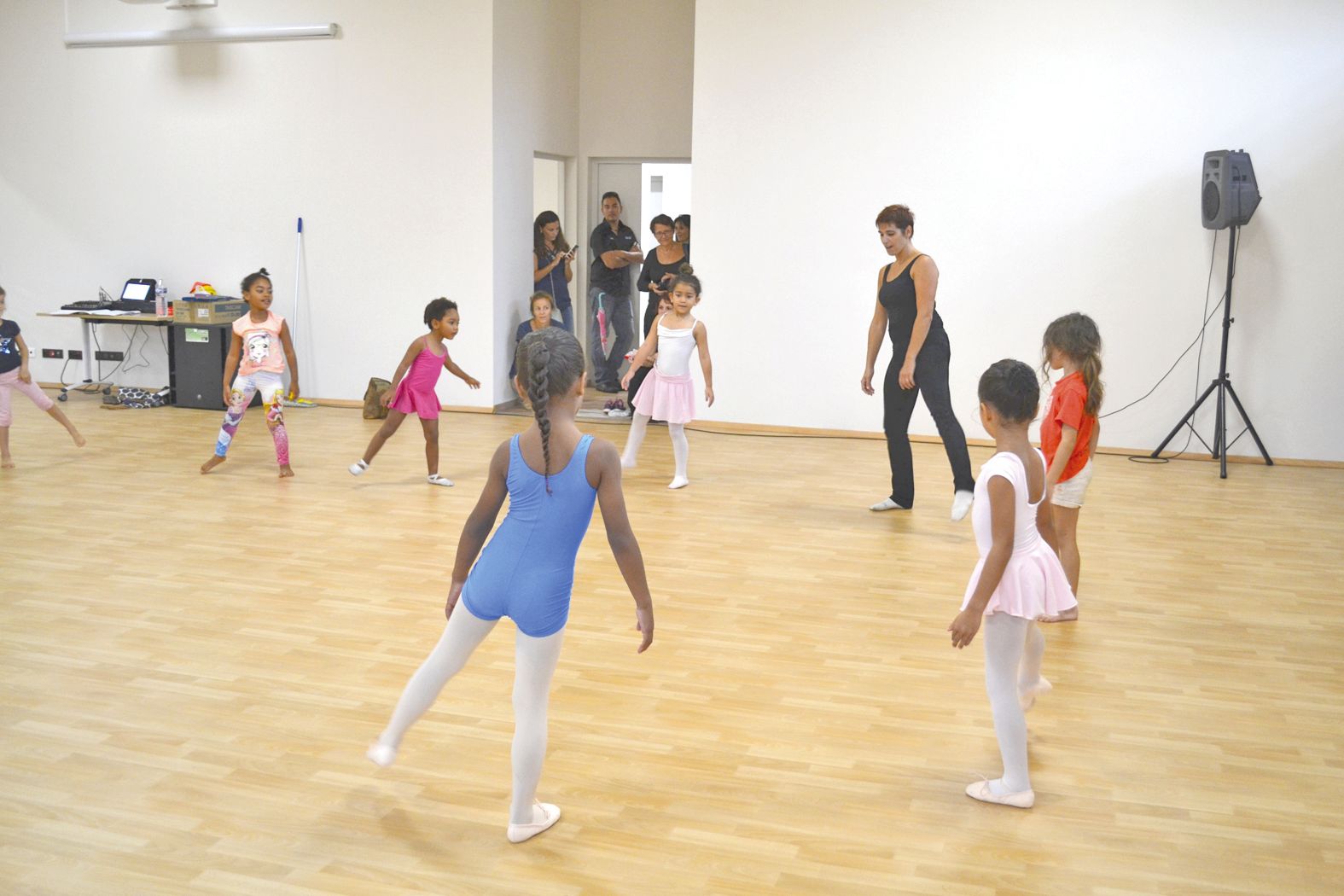 La salle de danse est désormais adaptée à la pratique en Conservatoire et aux troupes des associations de la ville.