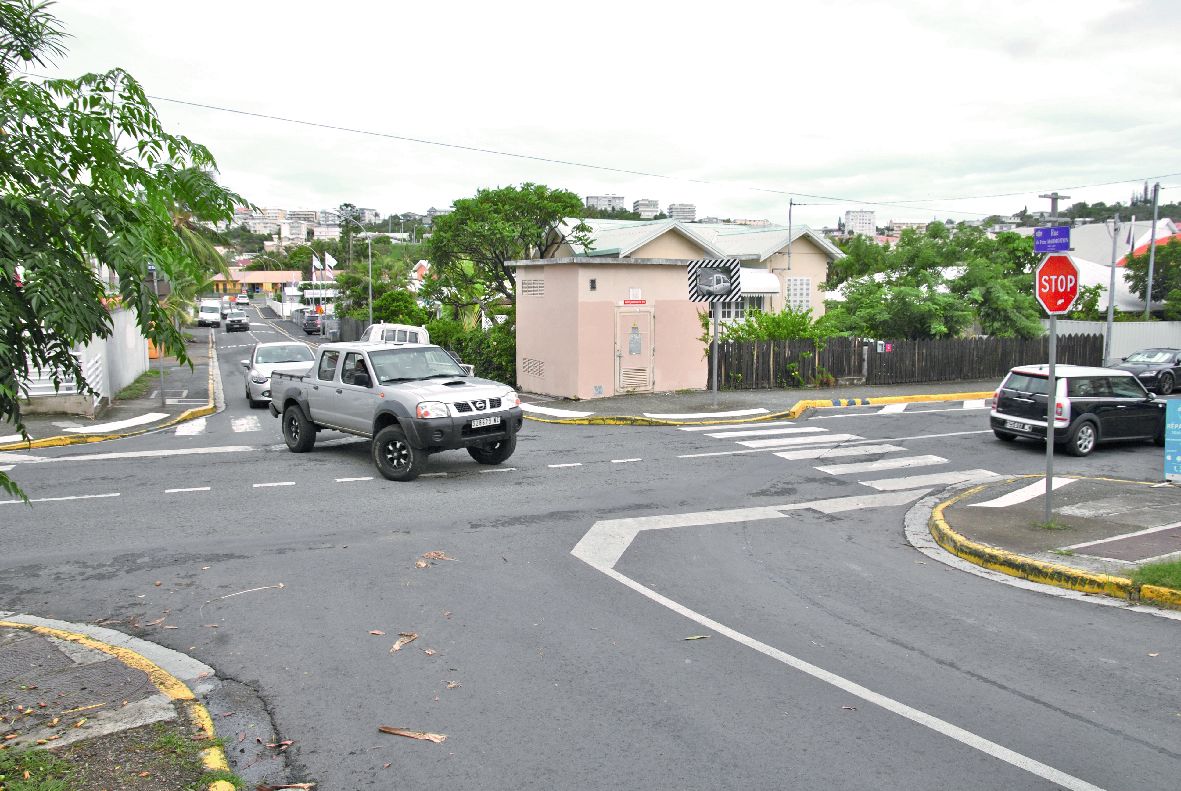 En décembre 2013, la mairie reconnaissait la difficulté d’insertion à un carrefour de la route du Port-Despointes.