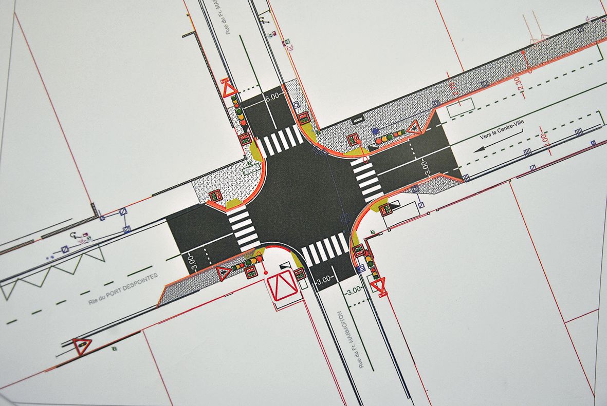 La réalisation d’un carrefour à l’angle de la rue du Frère-Marmoiton avait alors été budgétisée pour 2014.