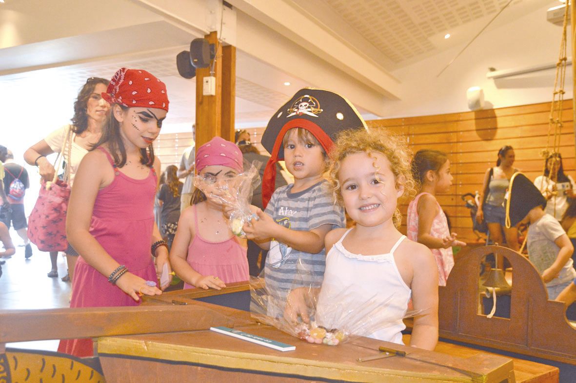 « On est assailli », s’est exclamée la directrice du Musée maritime. Des centaines de petitspirates se sont mis en quête du trésor chocolaté samedi. Puis, ils ont dévoré le butin.