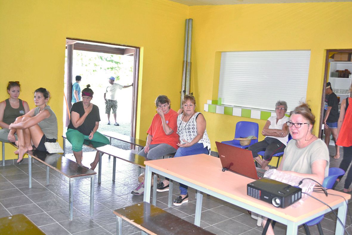 Martine Cornaille présidente de l’association EPLP a tenu, dans la maison commune de la tribu, une conférence. « J’ai trouvé cette intervention sans tabou, super intéressante et très enrichissante. J’en sais un peu plus notamment sur les causes et sur les