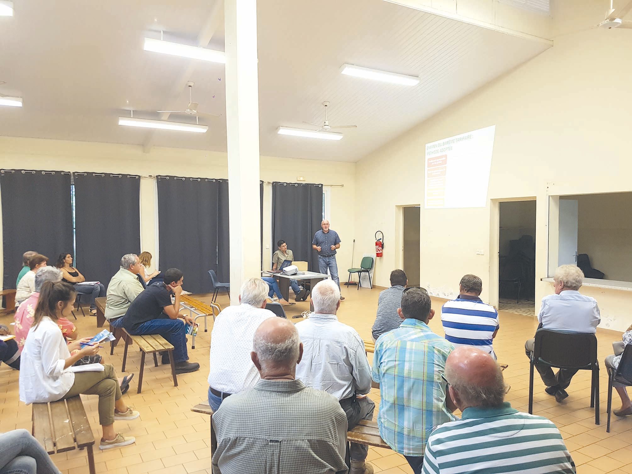 Une trentaine de personnes sont venues à l’ancienne  cantine du village à Boulouparis.