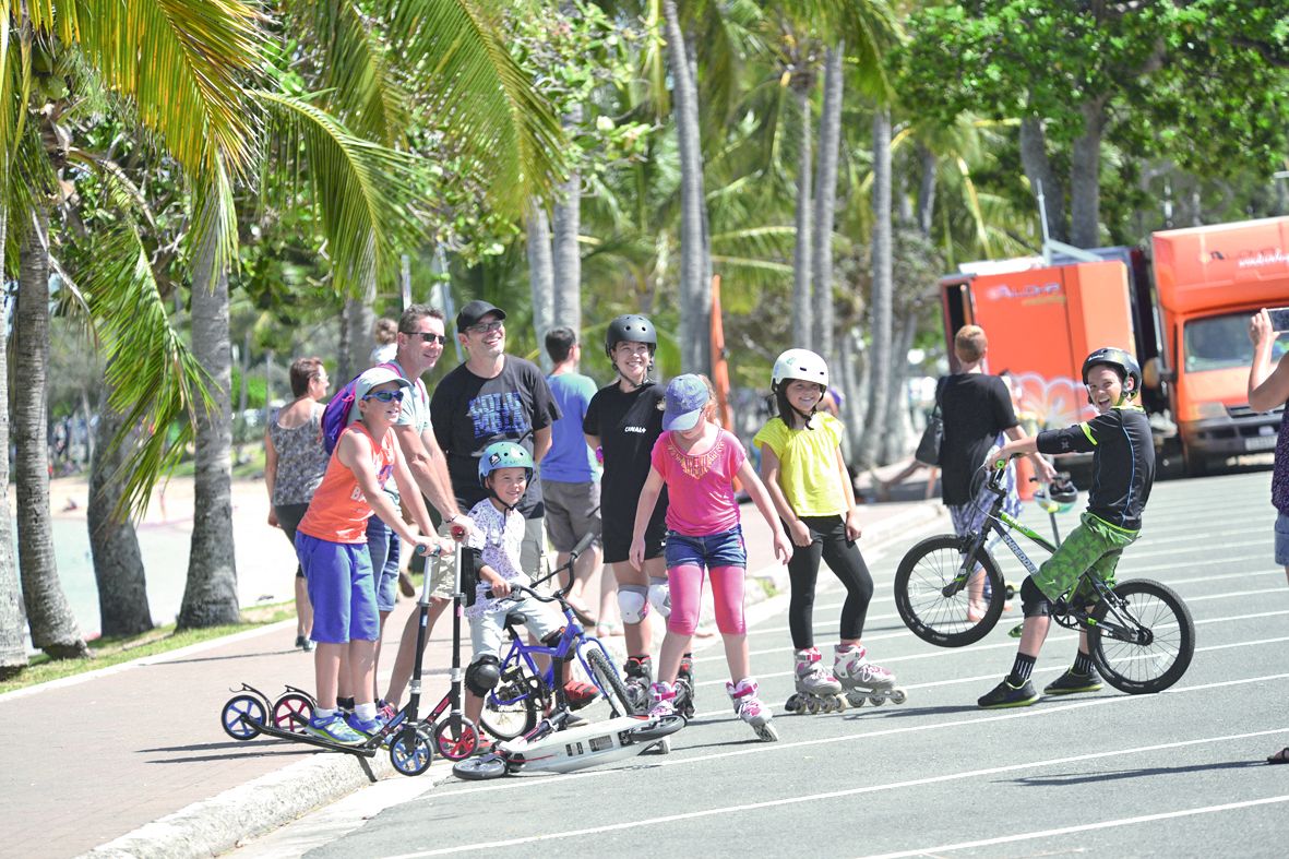 Anse-vata. Soleil radieux et température agréable pour le dimanche en mode doux sur l’Anse-Vata. Prochain rendez-vous autour de la place des Cocotiers le dimanche 6 mai.