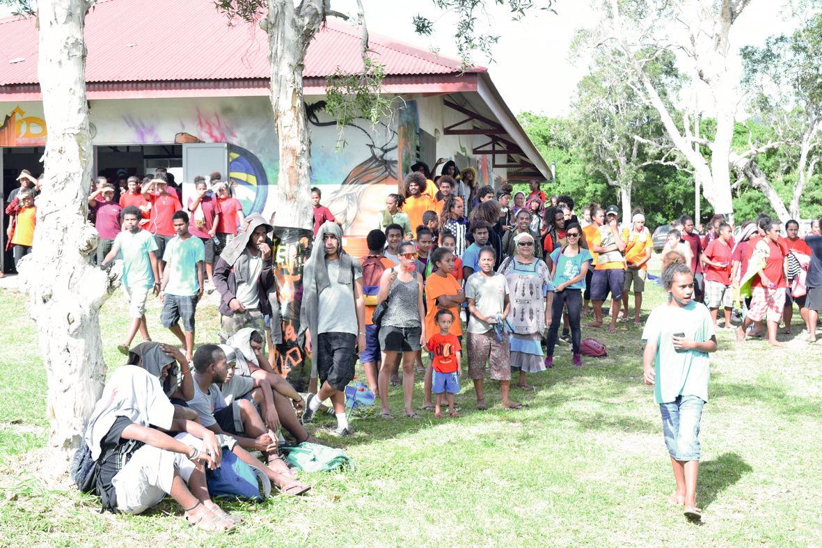 Dans le public, venu nombreux, on dénombrait beaucoup de lycéens de la ville de Païta. L’occasion pour eux de se familiariser avec la maison de quartier.