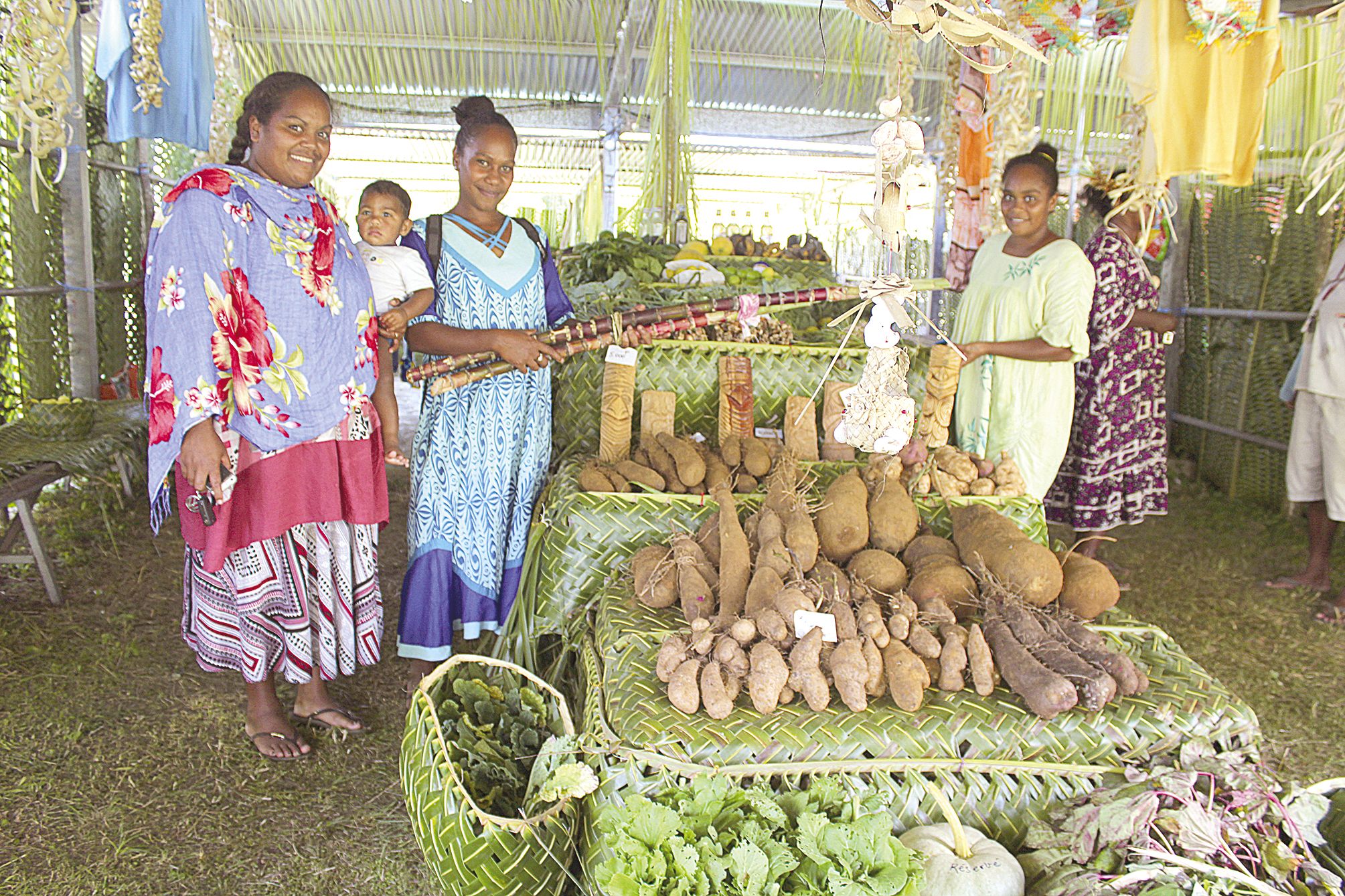 La tribu de Koumo a particulièrement soigné la présentation de son stand avec beaucoup de produits du terroir.