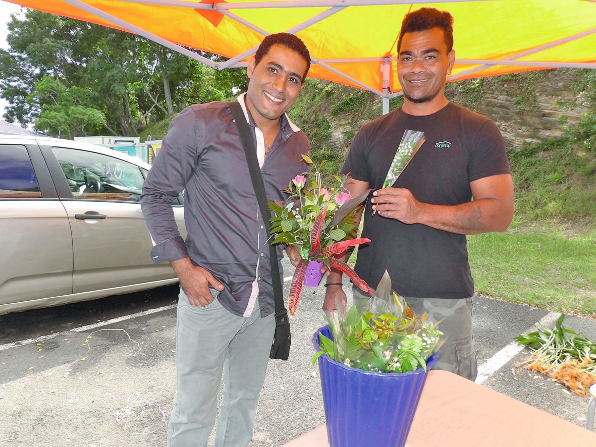 6e KM. Moncef, barman dans la vie de tous les jours, s’est transformé en vendeur de muguet d’un jour. « On est toujours un peu dans l’incertitude, d’abord par rapport à l’arrivage des brins de Métropole, et puis on ne sait pas combien on va en écouler. Ma