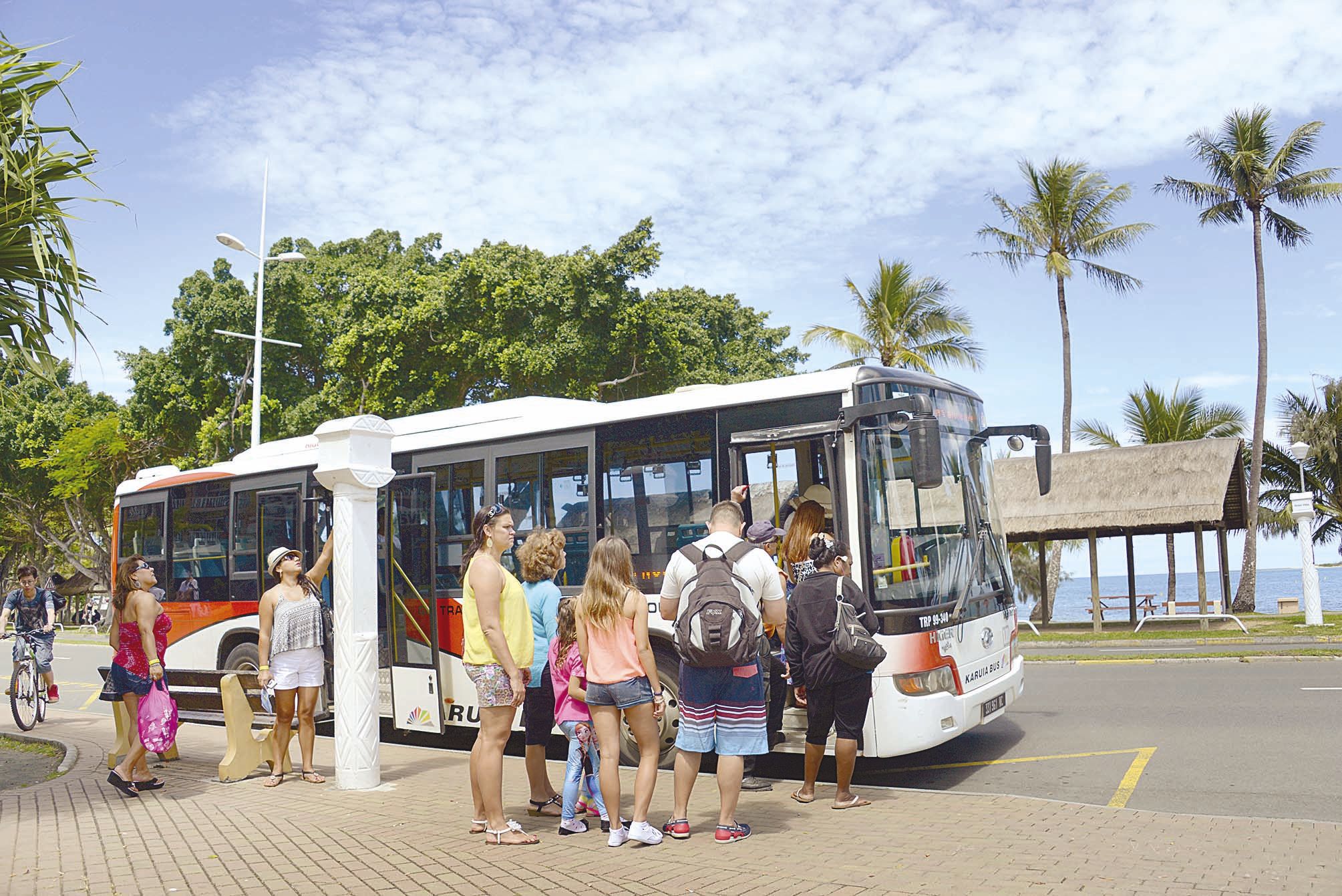 Karuïa va également renouveler sa flotte. Tous les nouveaux bus auront le même code couleur, celui de Tanéo. Photo Archives LNC