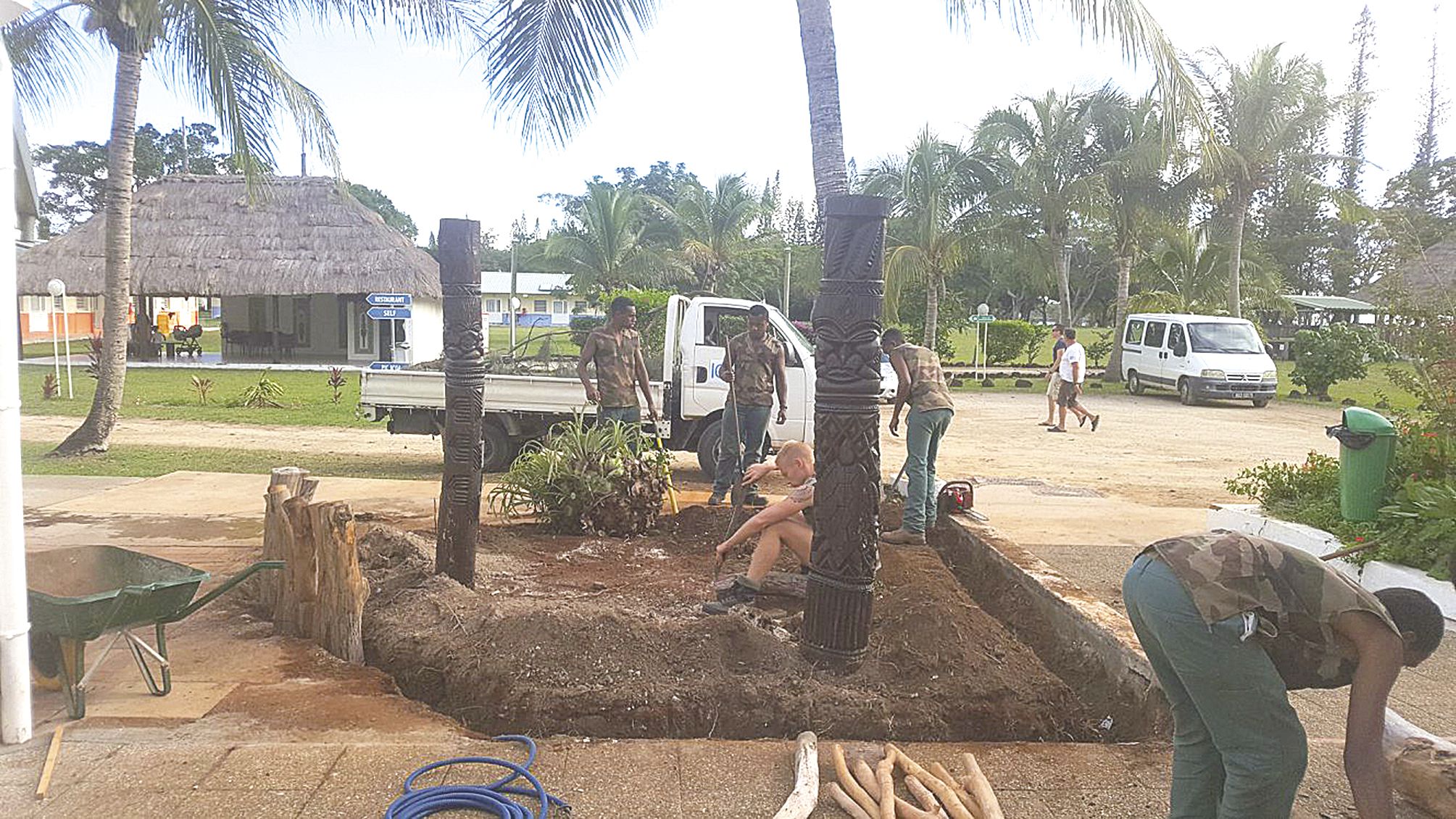 Les stagiaires ont concentré leurs efforts sur cinq bungalows  et sur l’entretien des espaces verts.