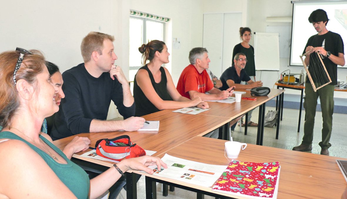 Au programme de la formation pour débutants, samedi après-midi : notions de base d’apiculture, identification des maladies et pratique pour capturer un essaim sauvage.