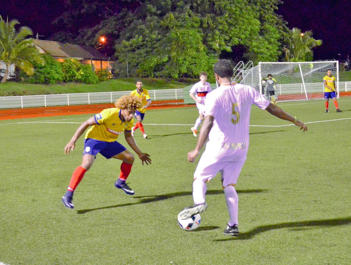 Brice Dahité a mené le jeu de Hienghène (blanc). Photo P.G.