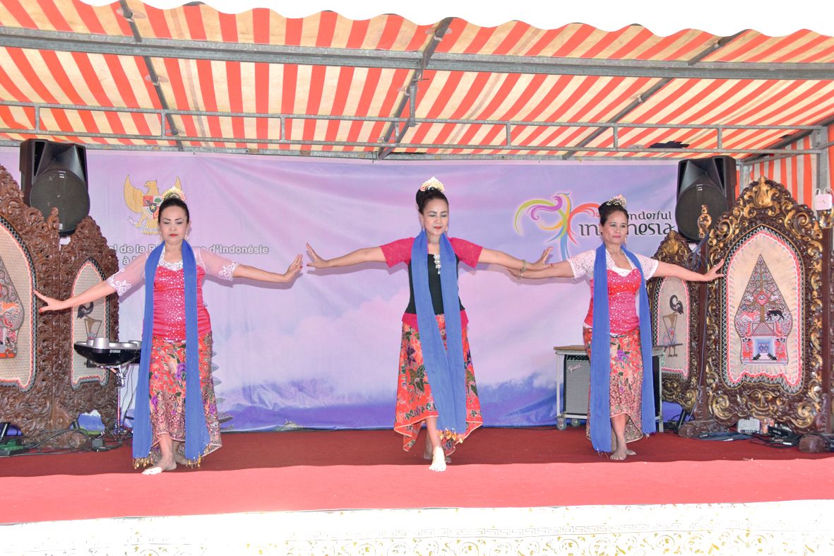 Des démonstrations de danse, de chant, de musique,  de pencak cilat et de cuisine ont rythmé la journée.