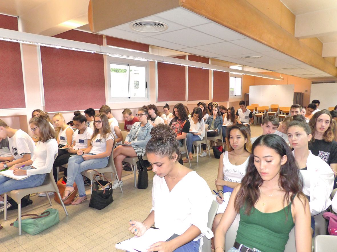 Les lycéens de première et de terminale des sections européennes ont assisté lundi matin à une conférence menée par le délégué de l’Union européenne Tomas Matéo-Goyet. Il a balayé les principales actions menées par l’Europe dans le Pacifique et présenté l