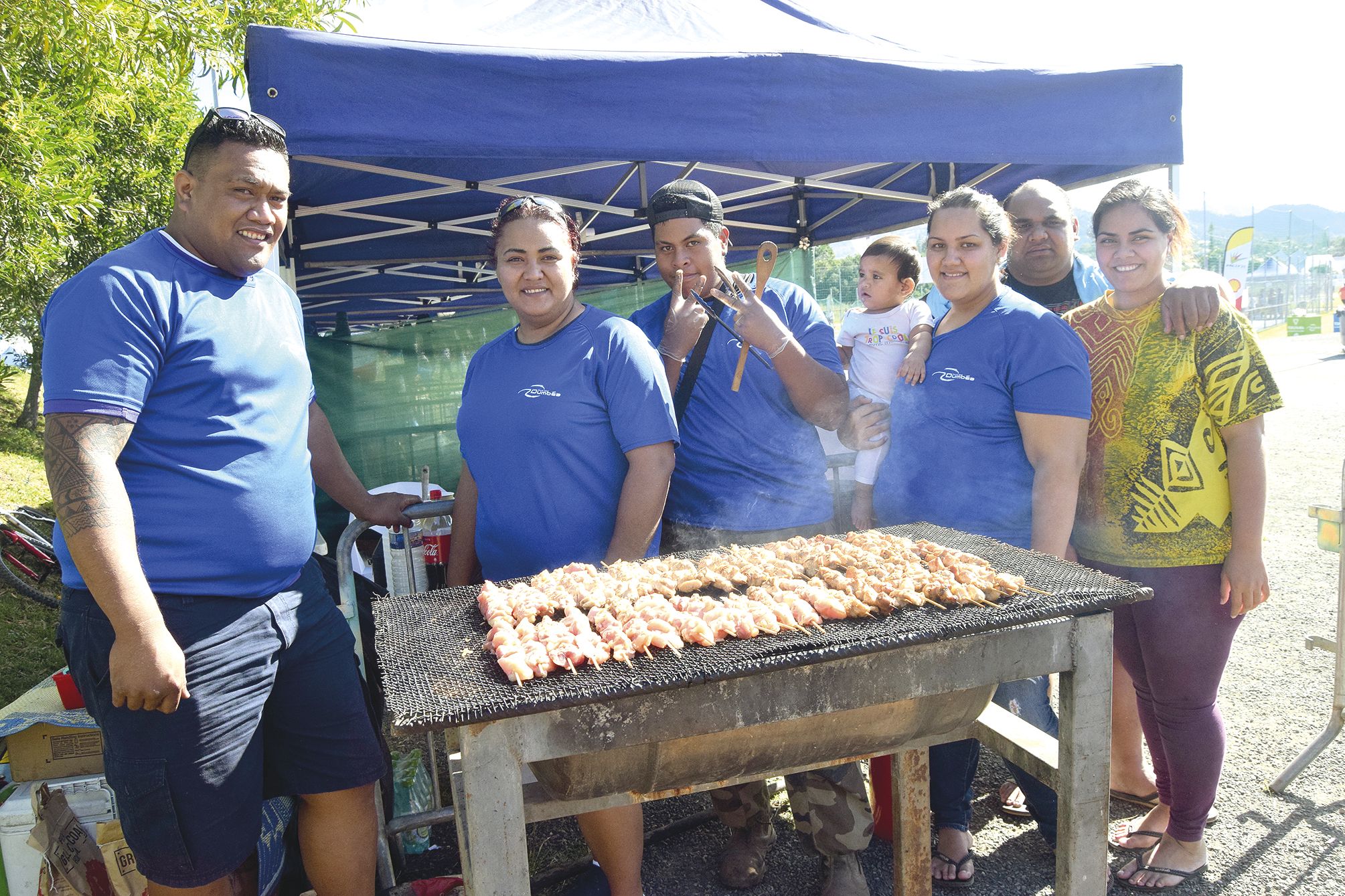 Les stands de restauration étaient assurés par les associations sportives de la commune. Un bon moyen de collecter des fonds, comme pour l’Union rugby club de Dumbéa, qui envoie une équipe le 11 juin en France afin de participer au tournoi fédéral de rugb