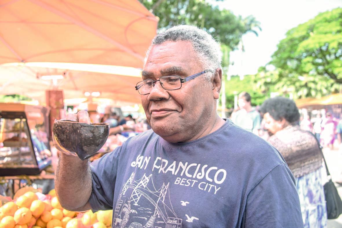 Hier, il était  possible de boire  du kava, boisson traditionnelle, et de déguster de nombreux plats locaux, notamment poé, taro, fakai, poissons fumés, cochons de lait, etc. 