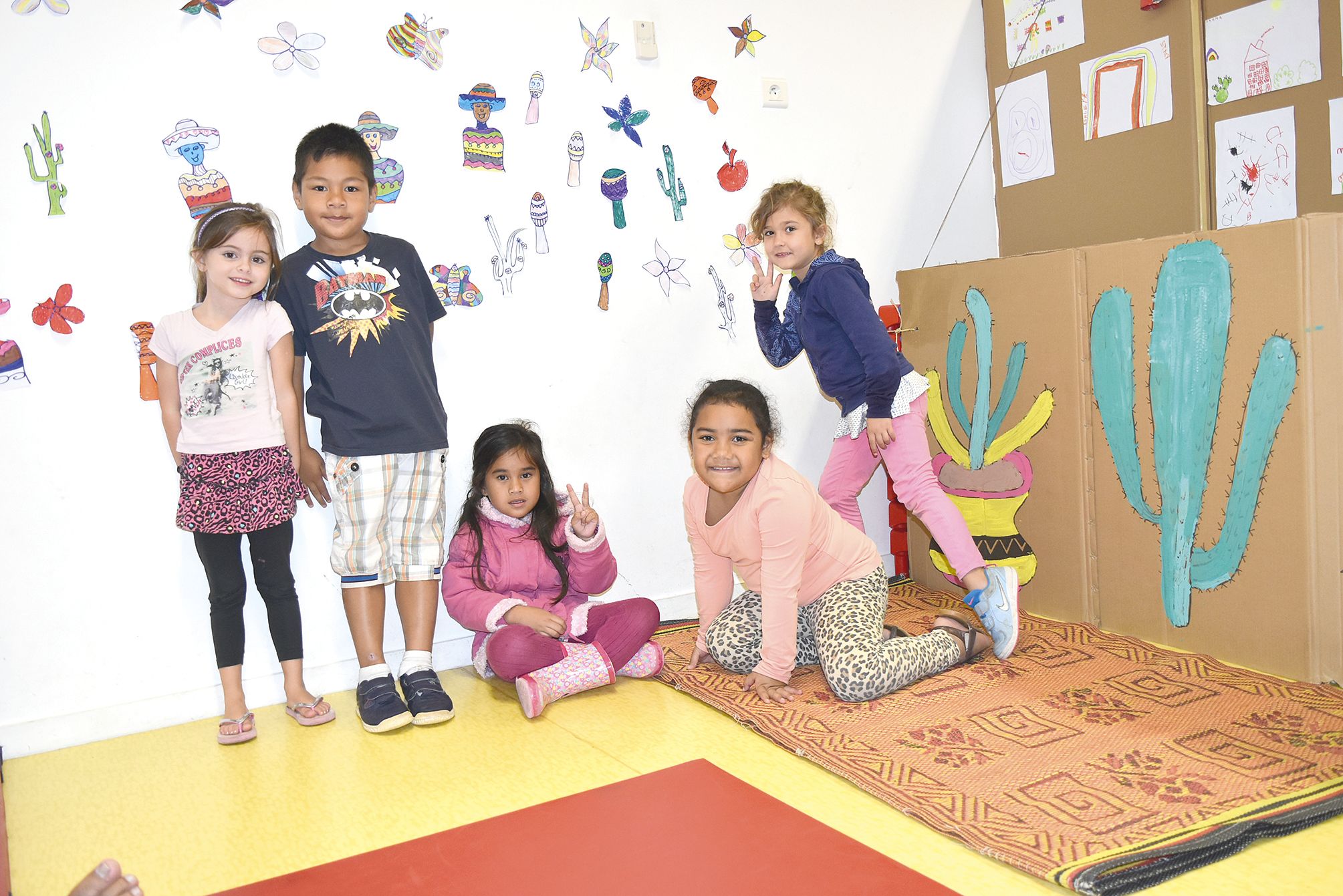 Au centre Acaf de l’école maternelle Les Niaoulis, à Jacarandas, l’équipe d’animation redouble d’inventivité pour proposer aux enfants des ateliers sur le thème « Mexico, Mexicooooo,  découverte de la musique mexicaine ».