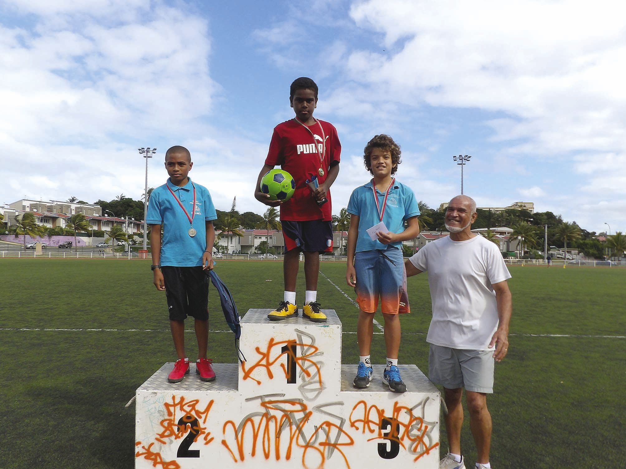 Rivière-Salée. L’école Trouillot a raflé les trois premières places au podium des garçons des classes de CM2, avec Yoyeine Silla sur la plus haute marche, suivi d’Ethan Poukiou et de Jalane Ouillemon.