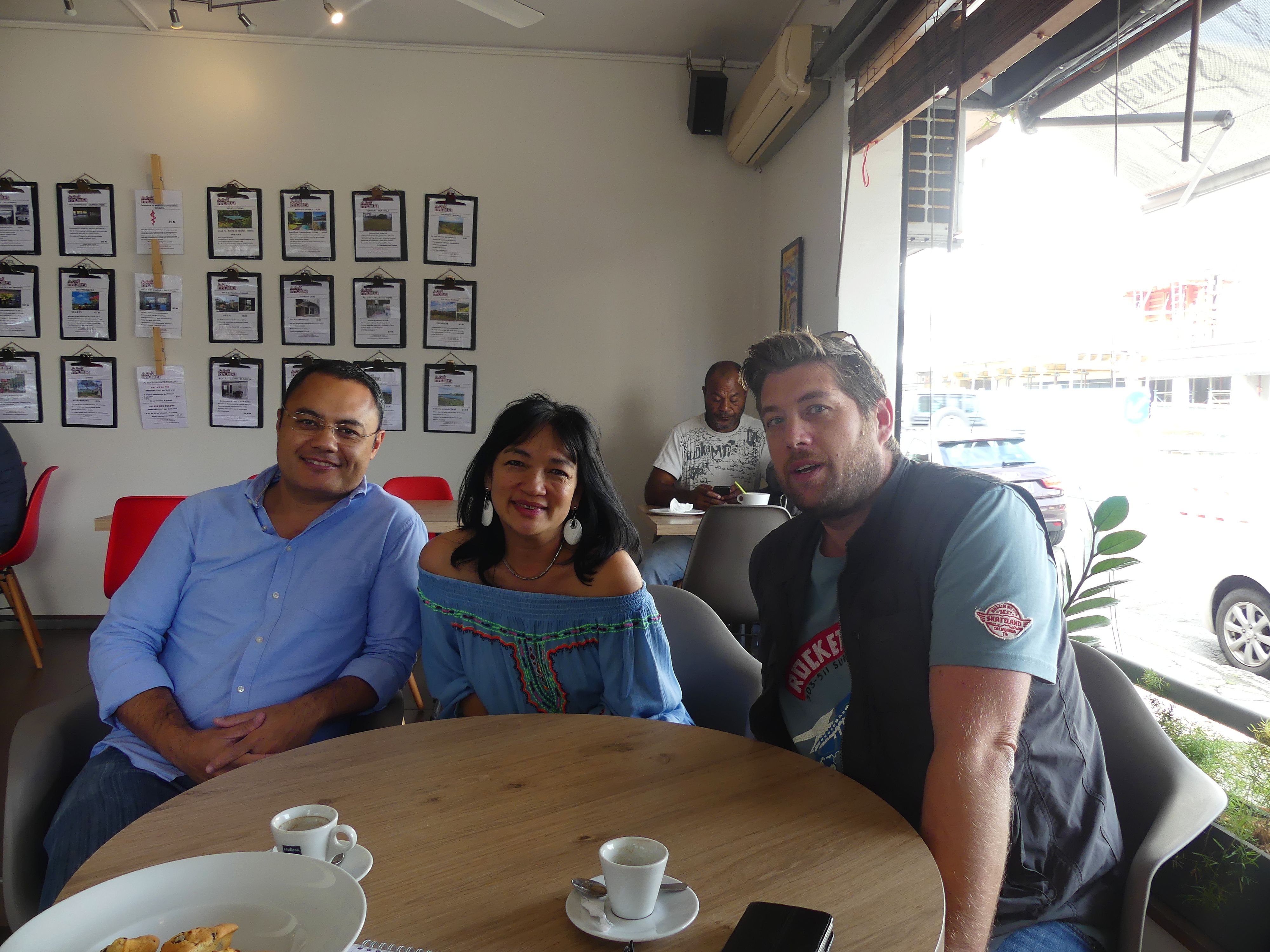 Taïmana Guilloux, Betty Levanque et Olivier Devocelle, les trois référents du Quartier-Latin au conseil de secteur, souhaitent s’inspirer du festival Ono’u, qui se déroule en Polynésie, pour embellir certaines façades du quartier. Photo A.-C.P. et D.R.