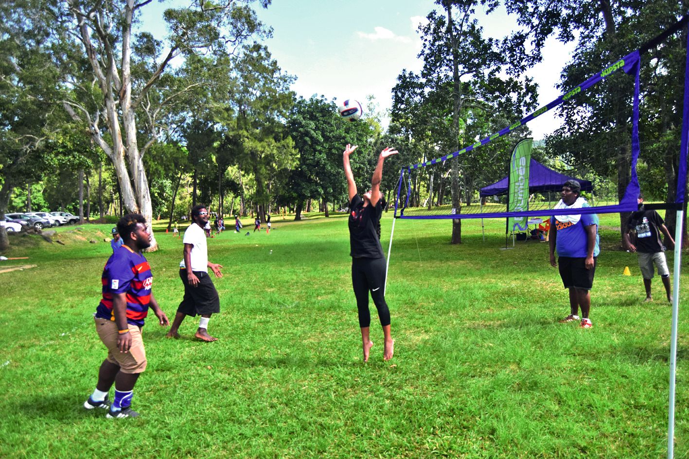 Quatre équipes en volley et quatre en football se sont rencontrées. Le tournoi sportif était encadré par Xavier, de la maison de quartier de Val Suzon.