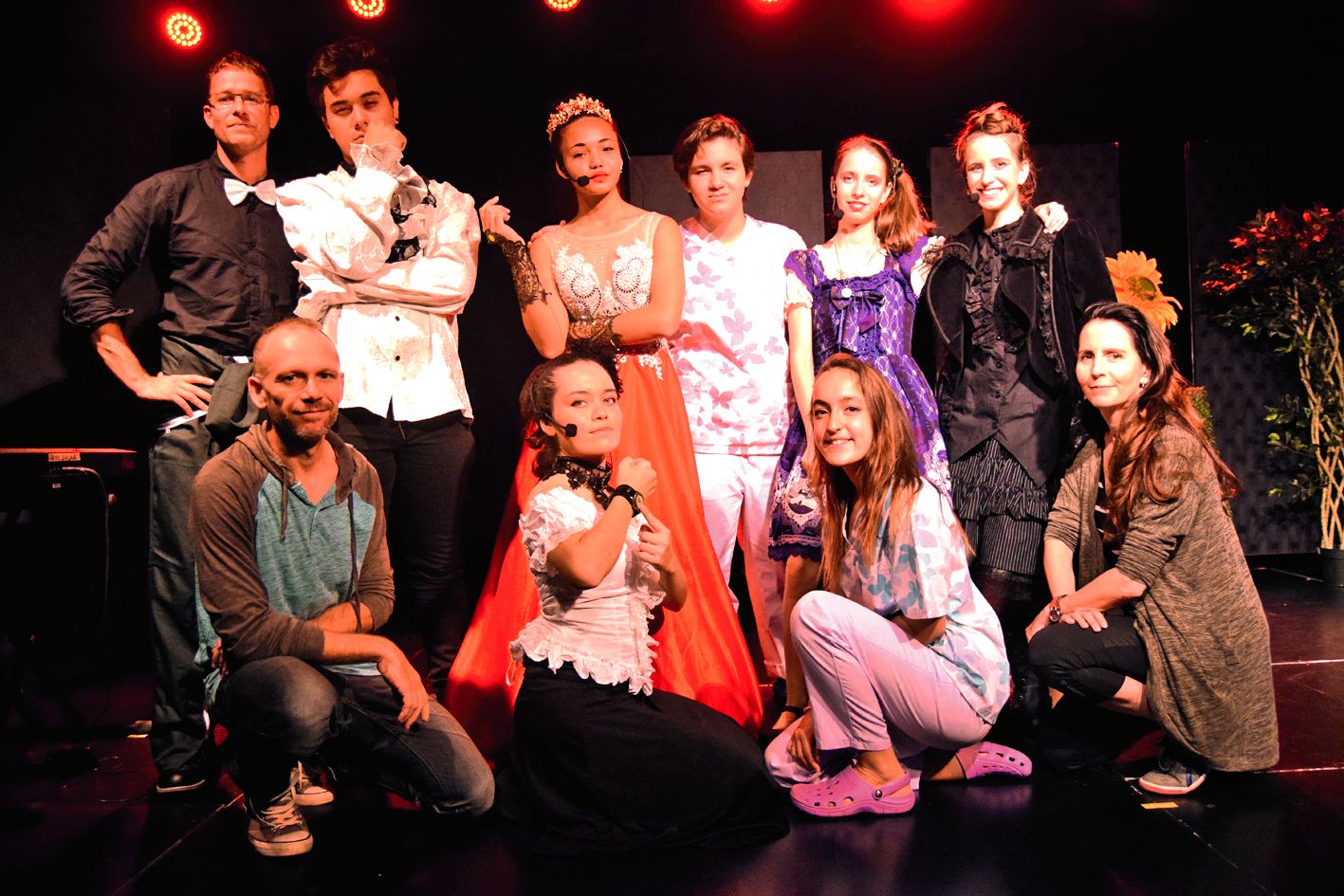 Alain, Samuel, Loane, Lauriane, Ludmilla, Oriane, Hervé, Vaïhere, Lucie et Evelyne. Ne manque que Vincent, et la troupe est au complet.