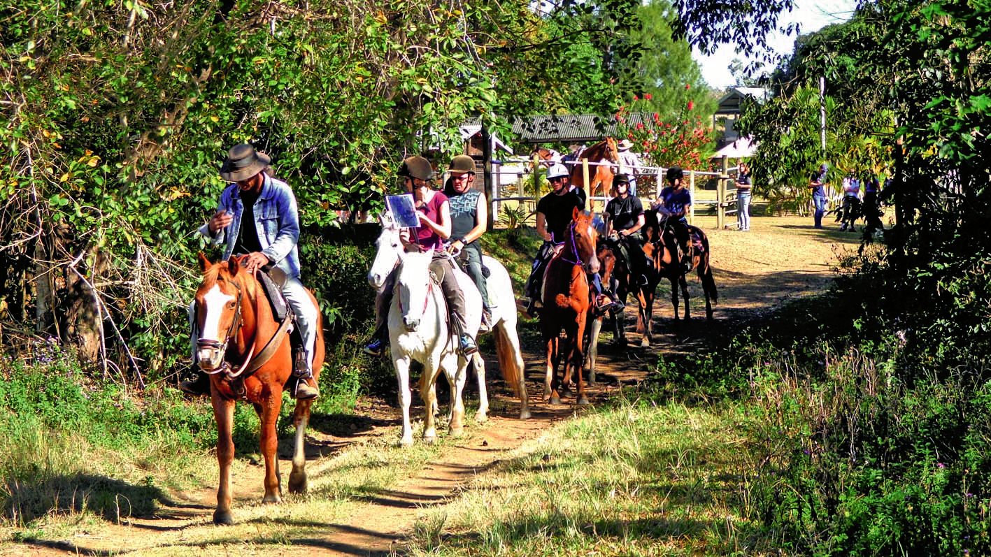 Une première pour  ce nouveau rendez-vous, les équipes ont effectué une balade à cheval sur la propriété Guépy pour découvrir les balises cachées servant à répondre aux questions posées dans le jeu.