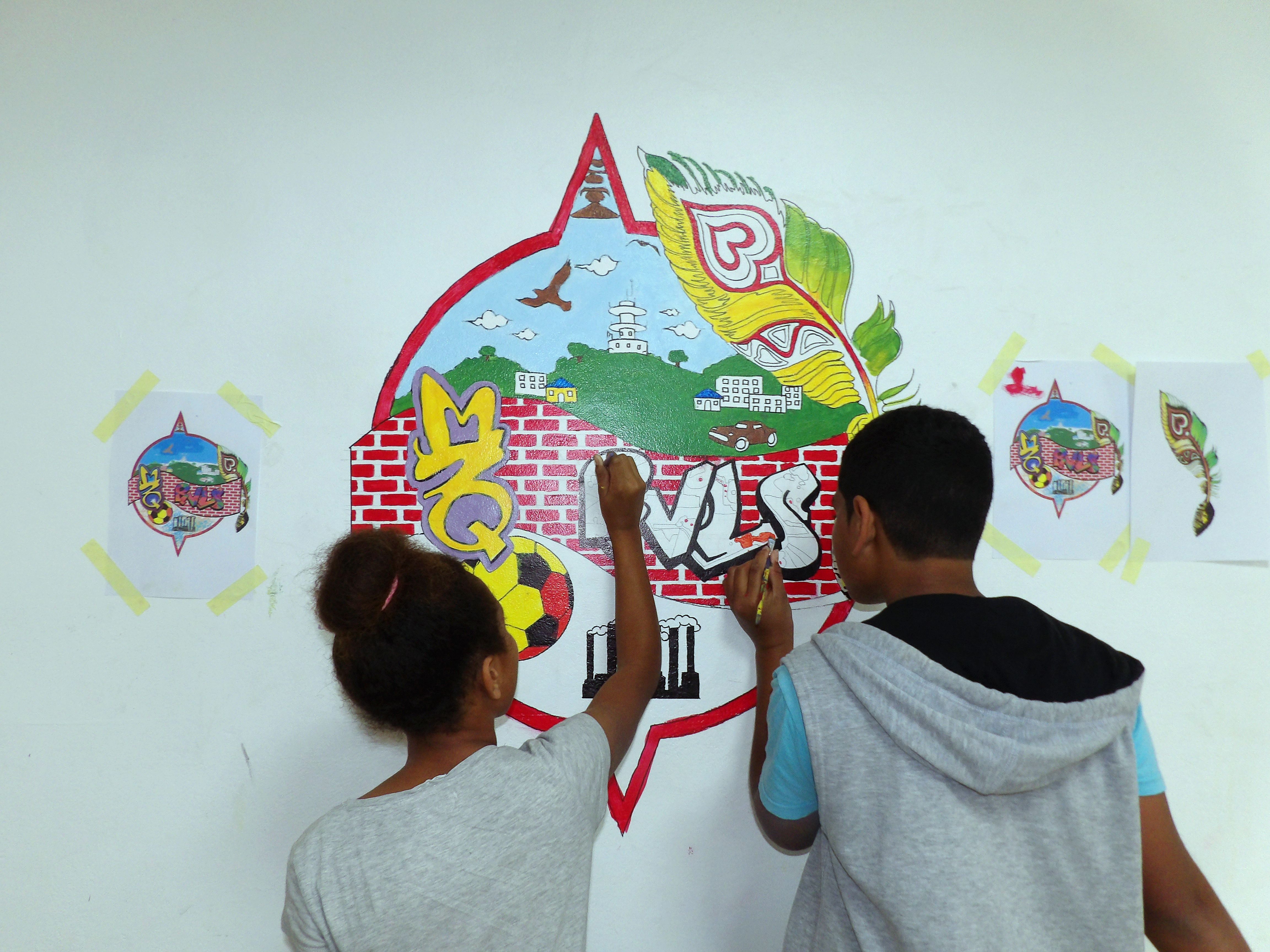 L\'Espace Montravel a proposé des ateliers sportifs et créatifs avec, notamment, un atelier fresque murale au cours duquel les enfants ont peint l\'emblème de la maison de quartier.