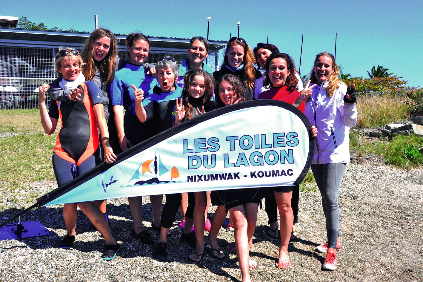 La gent féminine était à l’honneur ce week-end au club de voile les Toiles du Lagon à l’occasion de la régate « Femmes à la barre », une épreuve remportée par Élise et Fabienne Hugues devant l’équipage de Gaële Hamon - Joséphine Vanni et celui composé de 