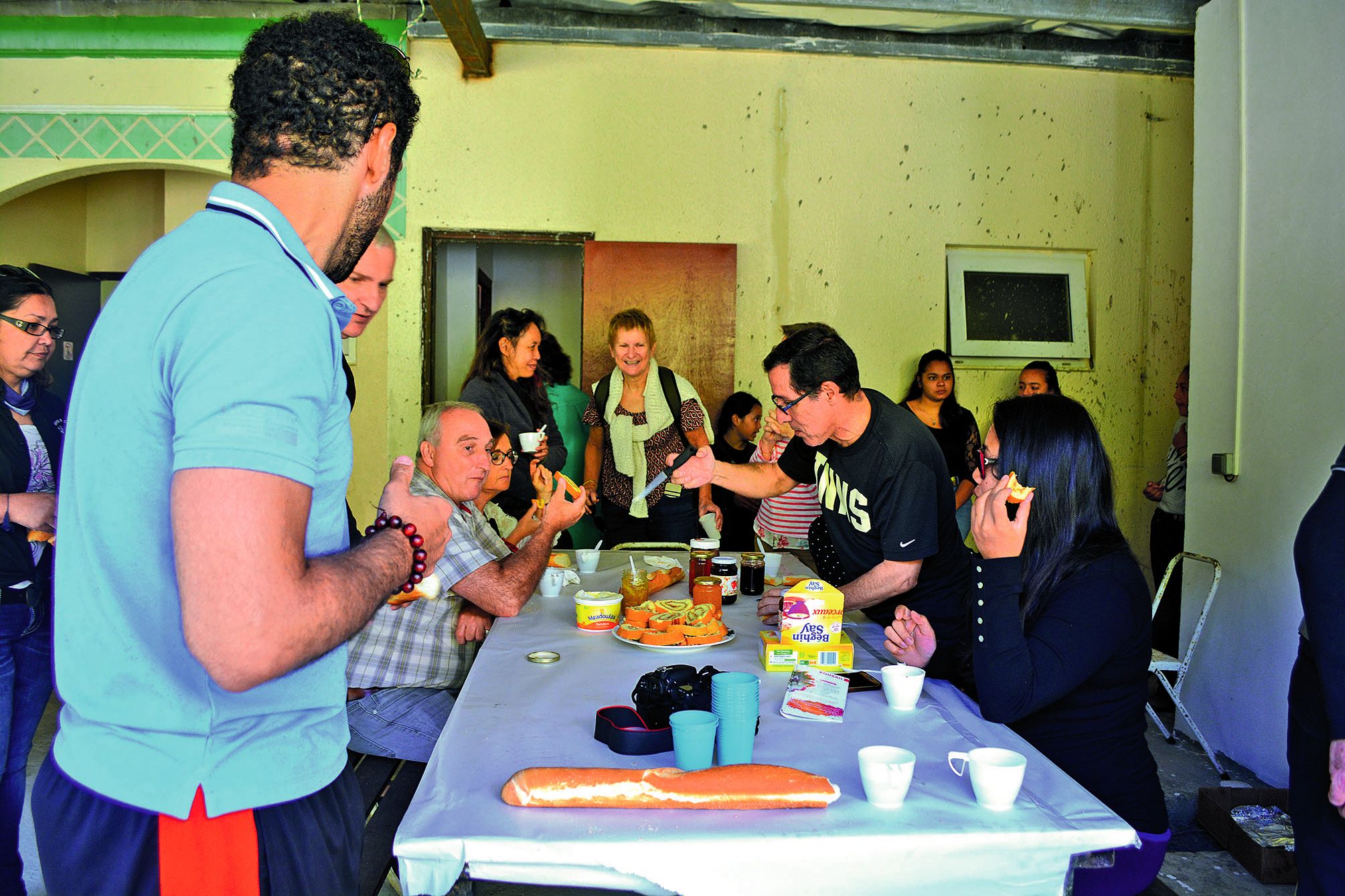 Les visiteurs, venus pour beaucoup d’entre eux de Nouméa et de ses alentours, ont été accueillis dès 8 h 30 au centre islamique de Nessadiou autour d’un petit-déjeuner concocté par les femmes de la communauté arabe de Nessadiou et de Boghen.