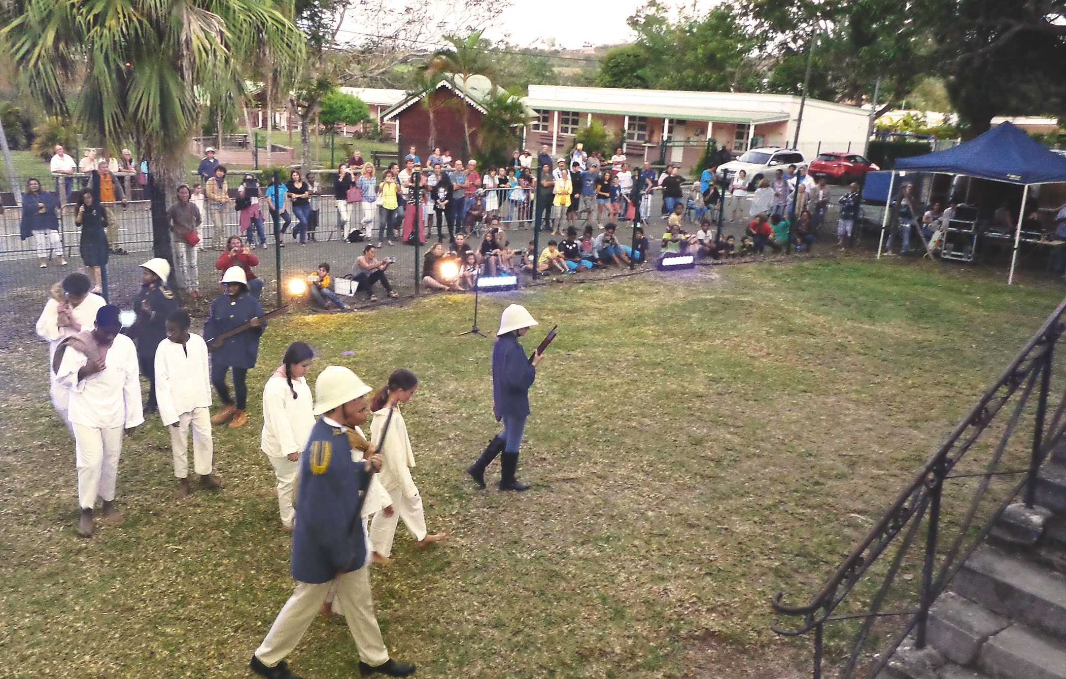 Les élèves du collège Saint-Dominique-Savio ont présenté des saynètes sur la vie du pénitencier en costumes d’époque, qu’ils ont réalisés eux-mêmes. Un spectacle qu’ils ont répété au collège durant les heures libres, sous l’œil attentif de Laurence Schall