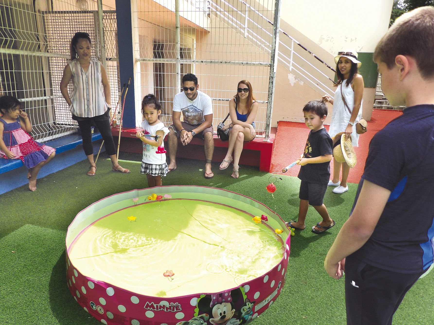 Centre-Ville. La nouvelle équipe de l’APE de l’école du Sacré-Cœur, menée par Damien Roiné, n’a pas chômé, samedi, pour la première kermesse organisée sous son égide. Grâce à la mobilisation des agents, des enseignants et des parents, la fête a permis de 