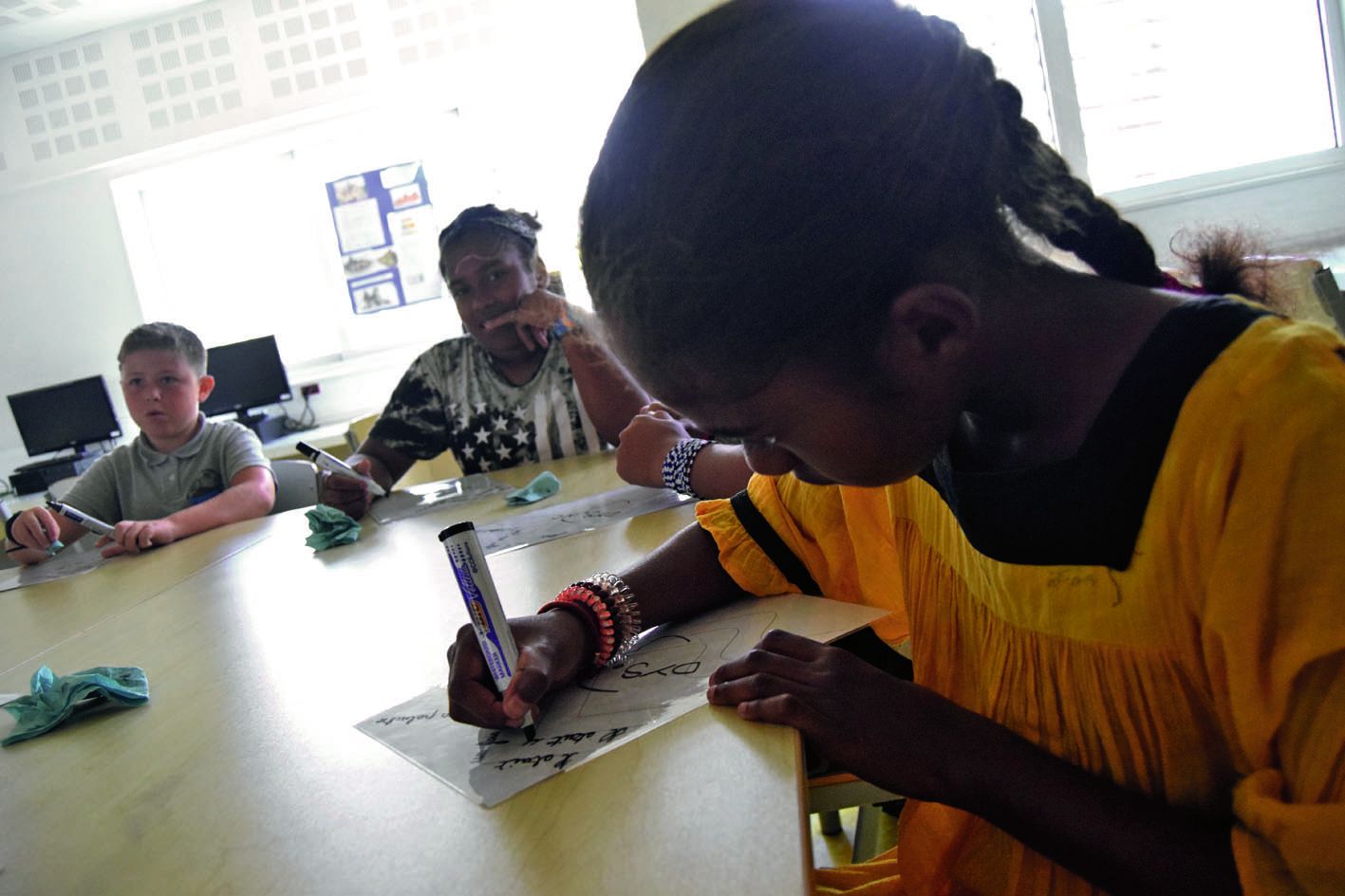 « Accepter l’autre dans sa différence, cela fait partie de la tolérance », souligne Véronique, bénévole de l’association Dys.nc. Avec Anne, elles intervenaient hier auprès d’élèves de 6e sur la sensibilisation aux troubles des apprentissages : dysgraphie,