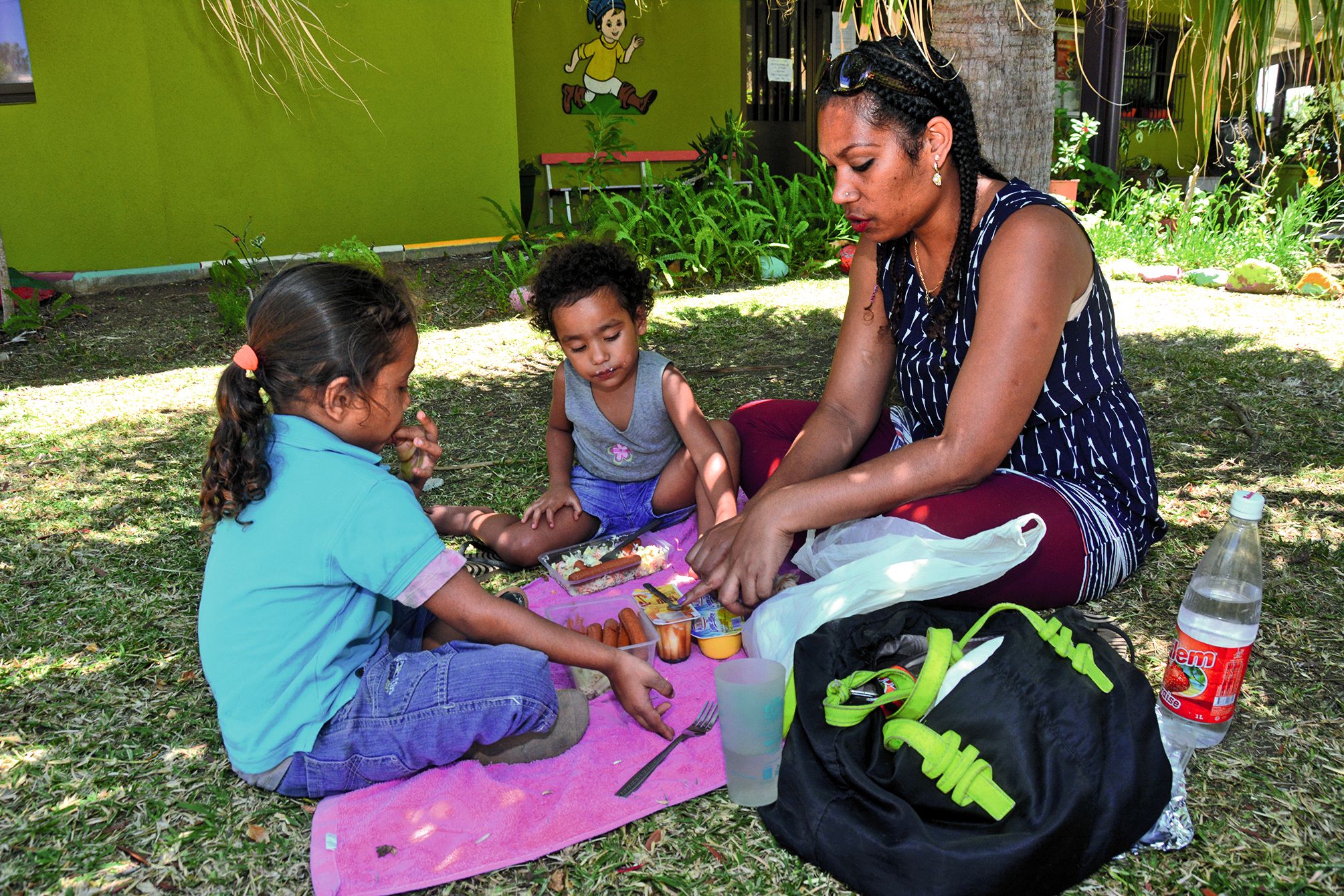 Depuis le début de la crise des cantines, Suzanne mange tous les midis dans l’établissement avec sa fille Rodika. Photo T.P