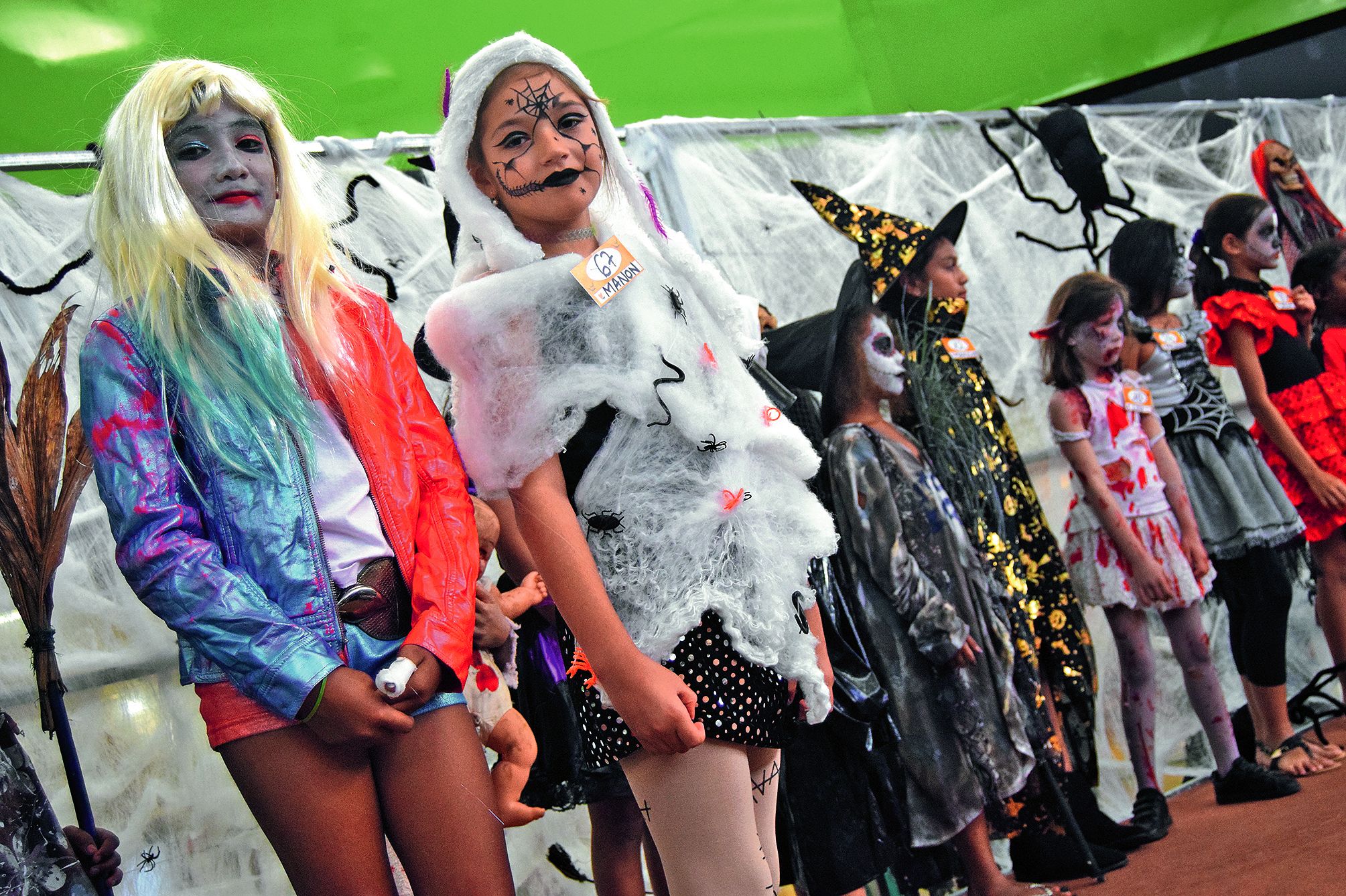 Outre les classiques sorcières, zombies et superhéros, certains participants au concours de costume ont rivalisé d’idées ingénieuses.