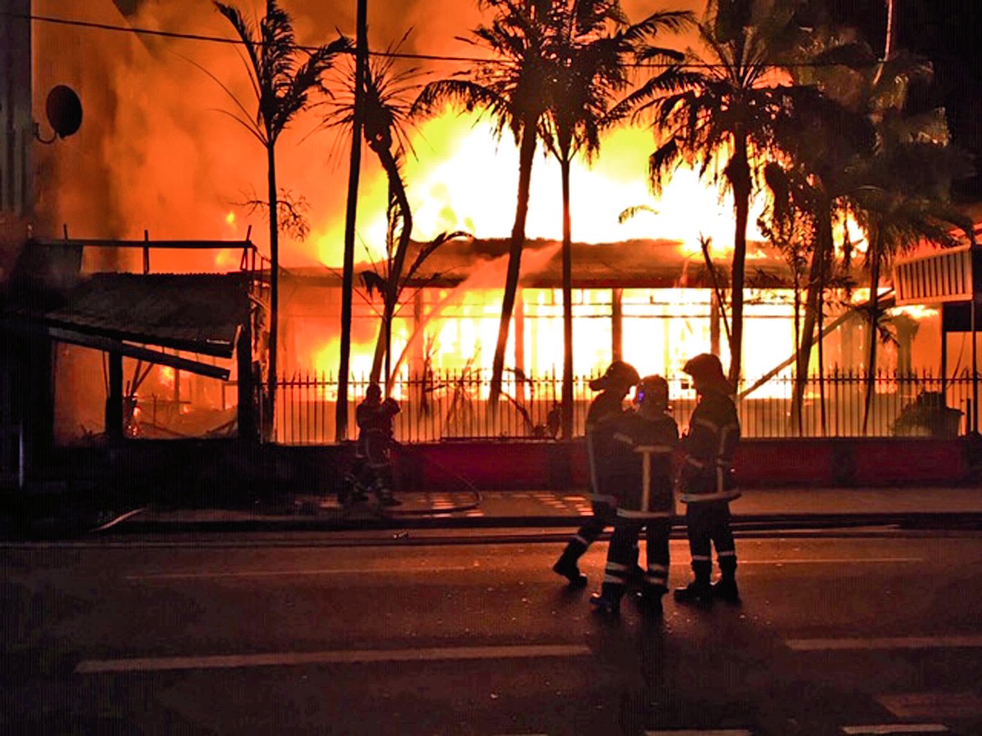 L’incendie s’est déclaré peu après minuit. Les pompiers sont intervenus rapidement. Photo Sophie Boltz