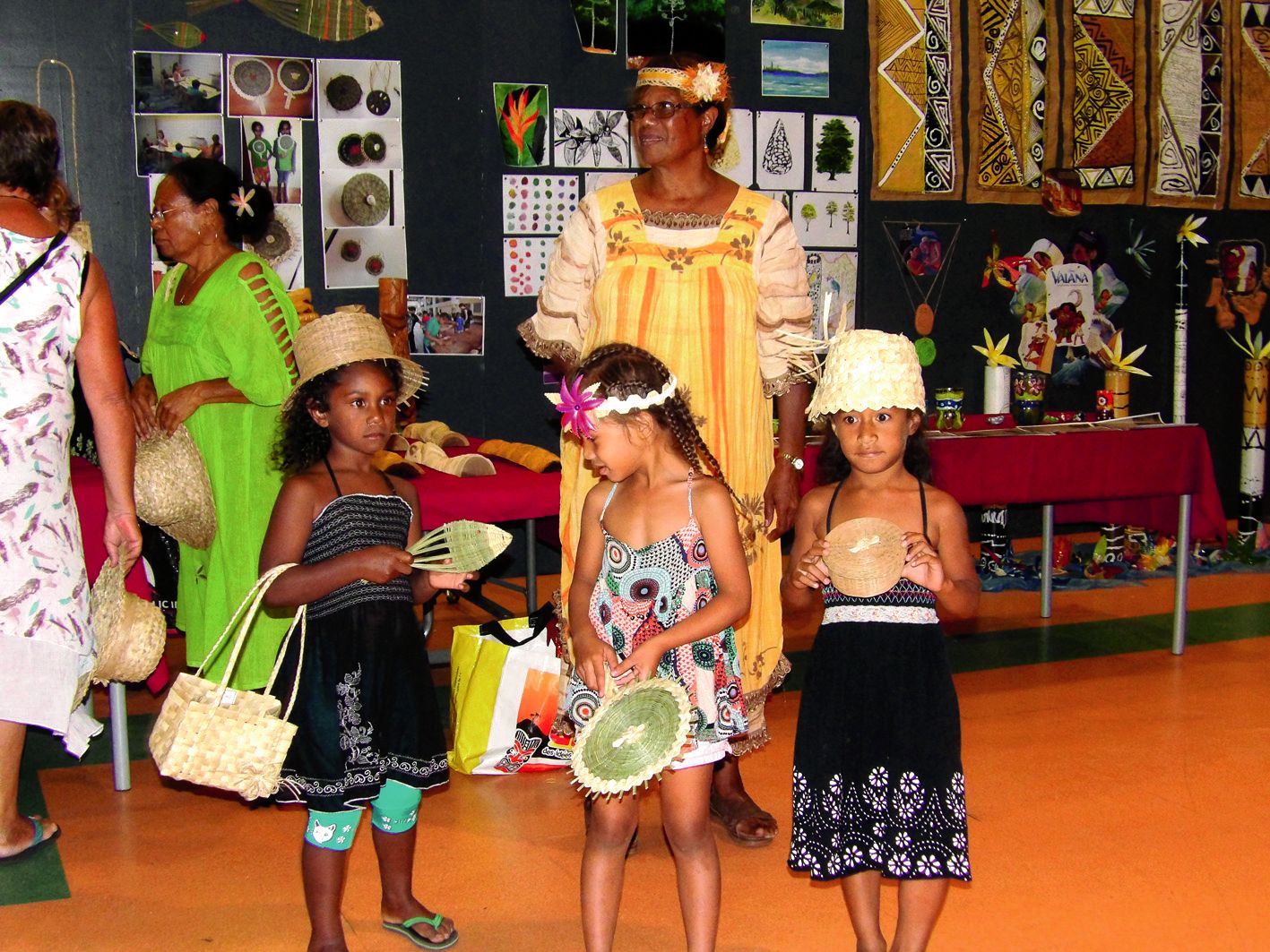 L’atelier vannerie pour les 7-12 ans, animé par Marie-Luce Gai, a permis de réaliser de jolies parures que les enfants ont présentées eux-mêmes, le soir, lors du défilé sur scène, entre les nombreuses prestations de danse.