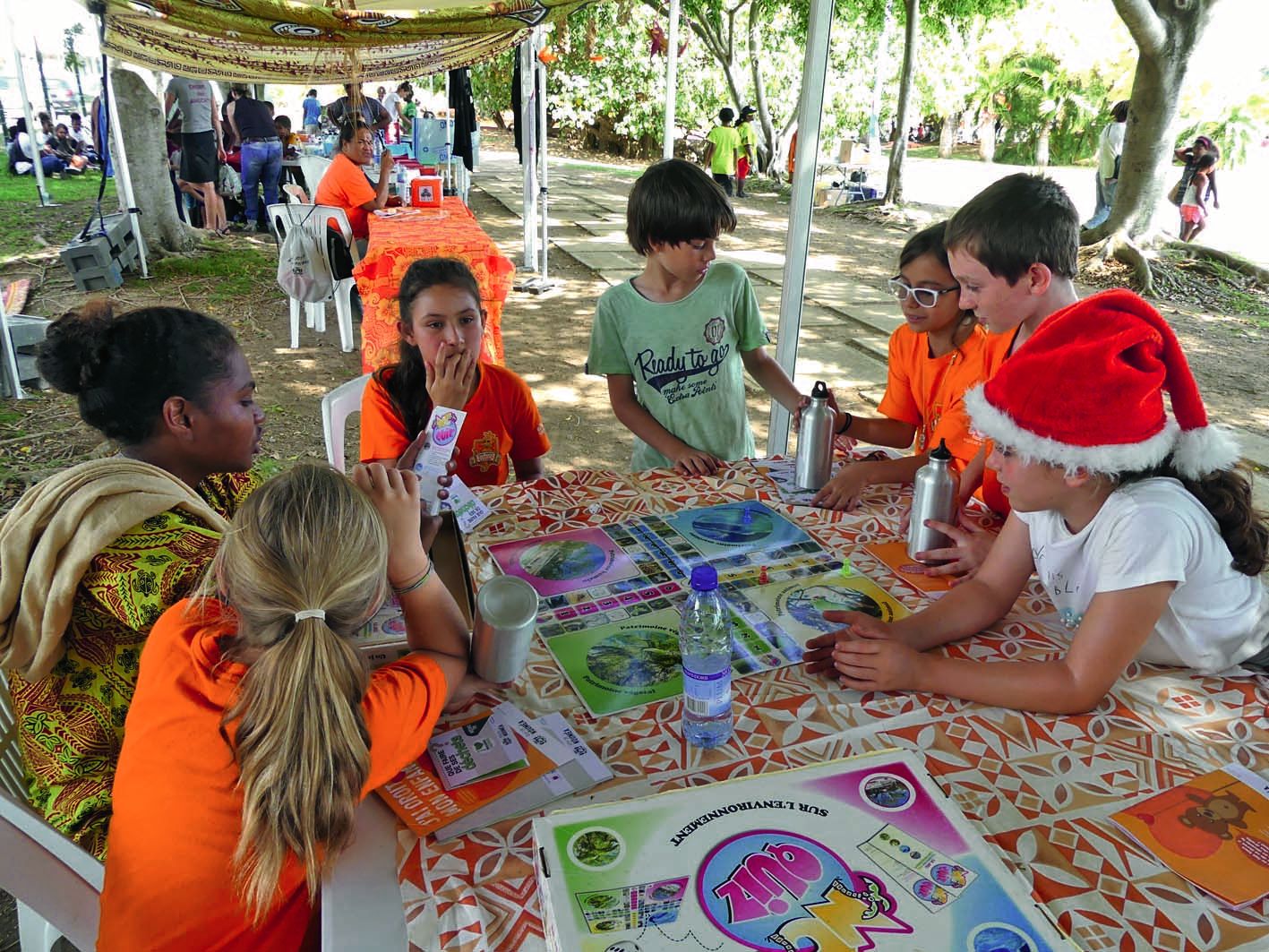 En présence des conseillers municipaux juniors, des jeux éducatifs ont été proposés aux enfants. L’occasion d’en apprendre plus sur la nature locale par exemple. D’autres stands portaient sur la santé, la notion de consentement, le recyclage ou encore les