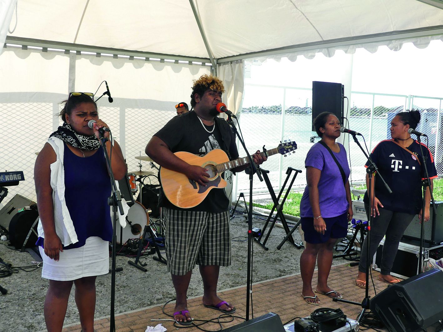 Aux abords de la gare maritime, un plateau musical est également proposé. Alors que Serousal (notre photo) a donné de la voix, hier, Gaby Haewegene doit s’y produire, à 10 heures, ce matin.